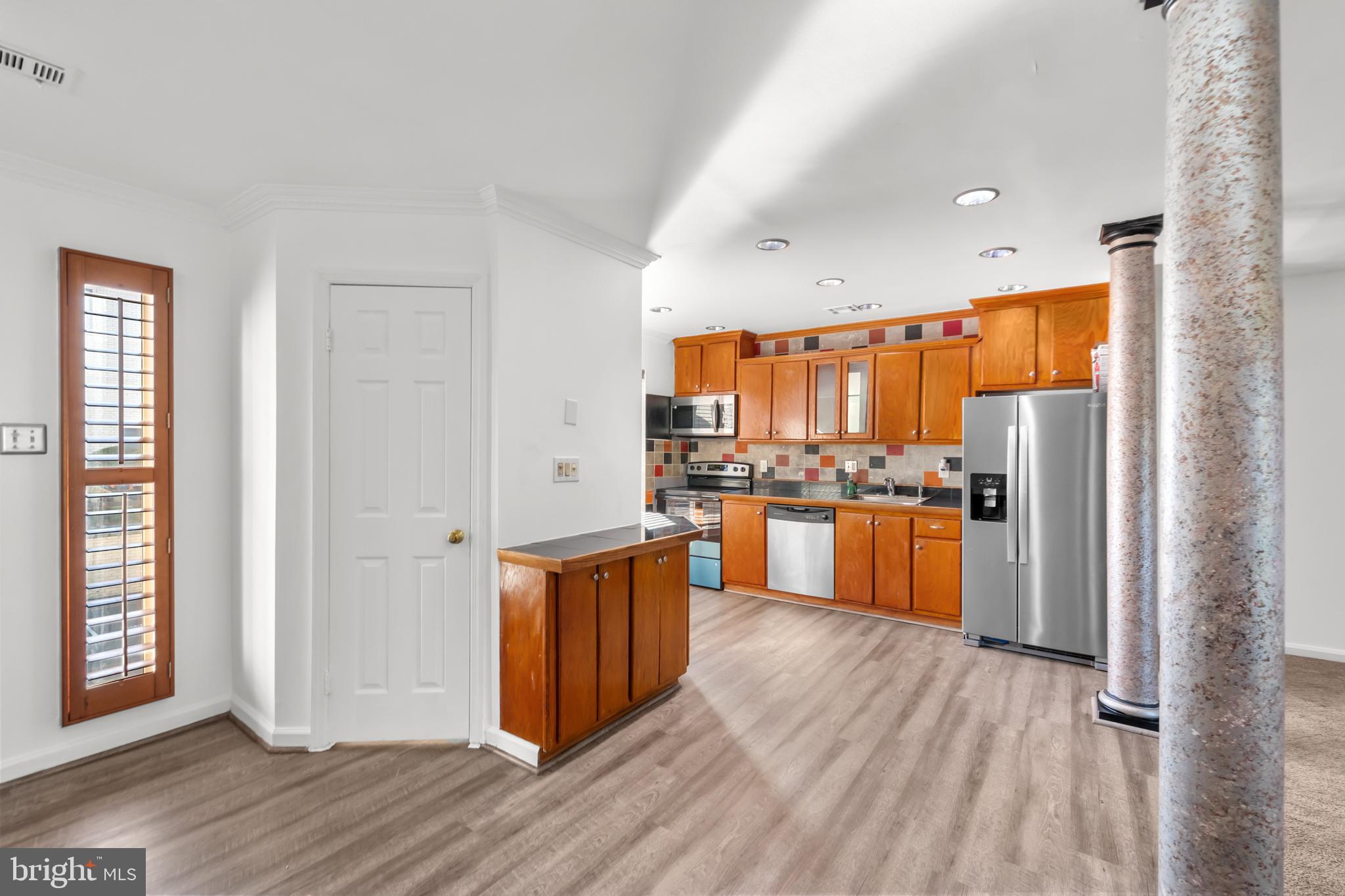 2811 31ST PLACE NE 2811