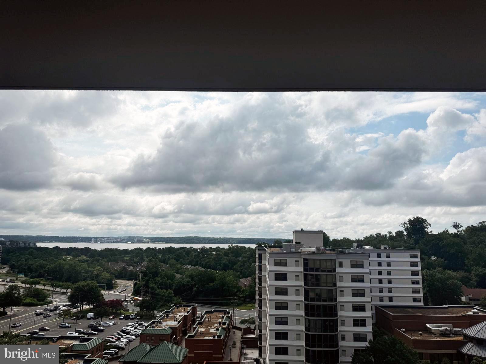 HUNTINGTON CLUB - Residential Lease