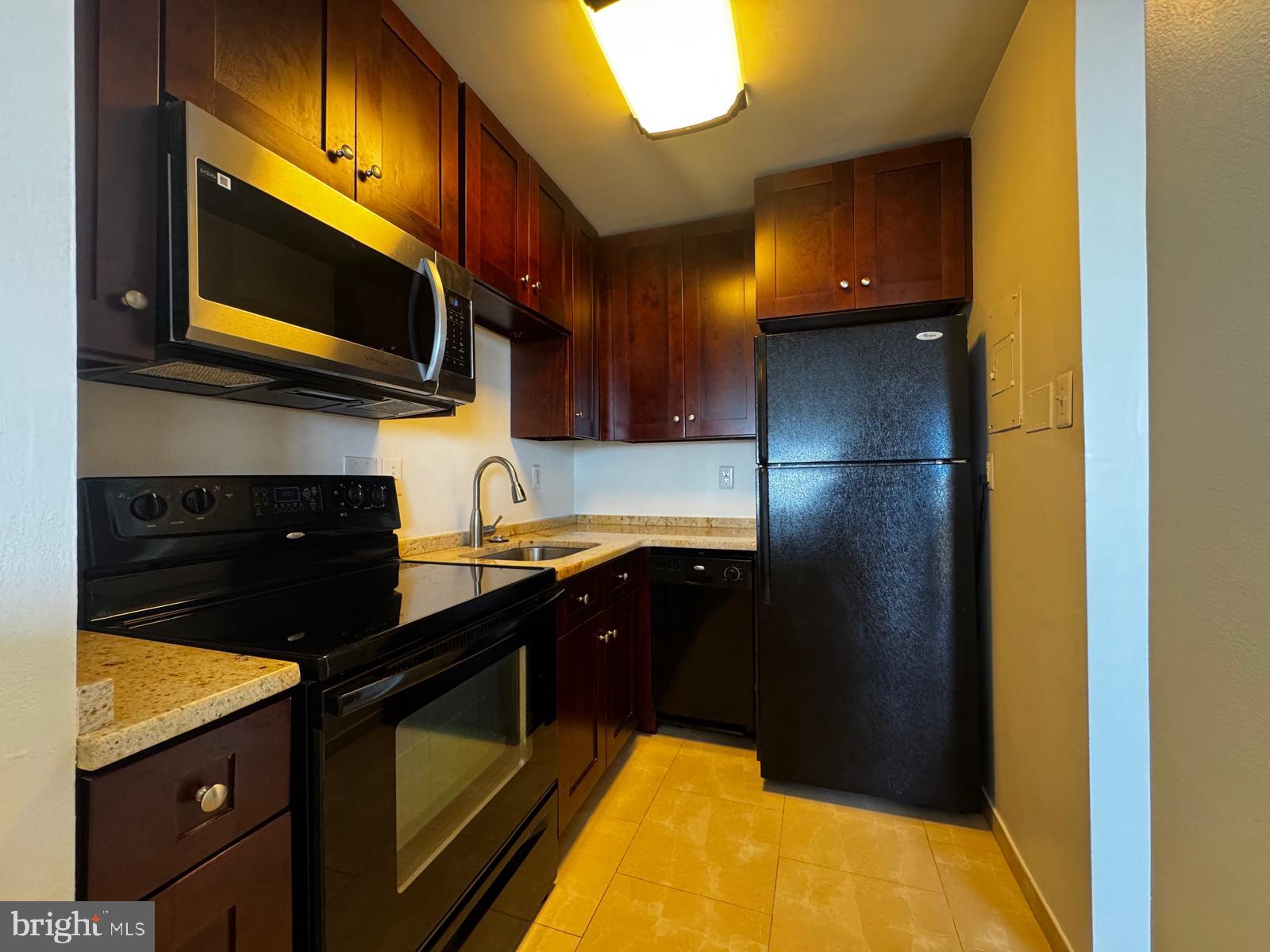 HUNTINGTON CLUB - Residential Lease