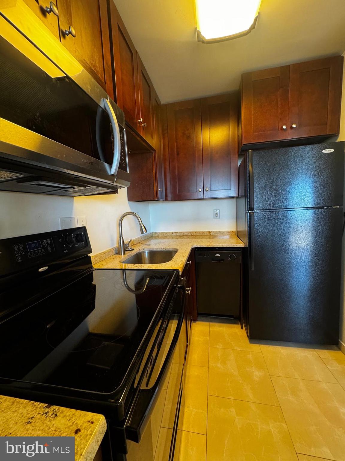 HUNTINGTON CLUB - Residential Lease