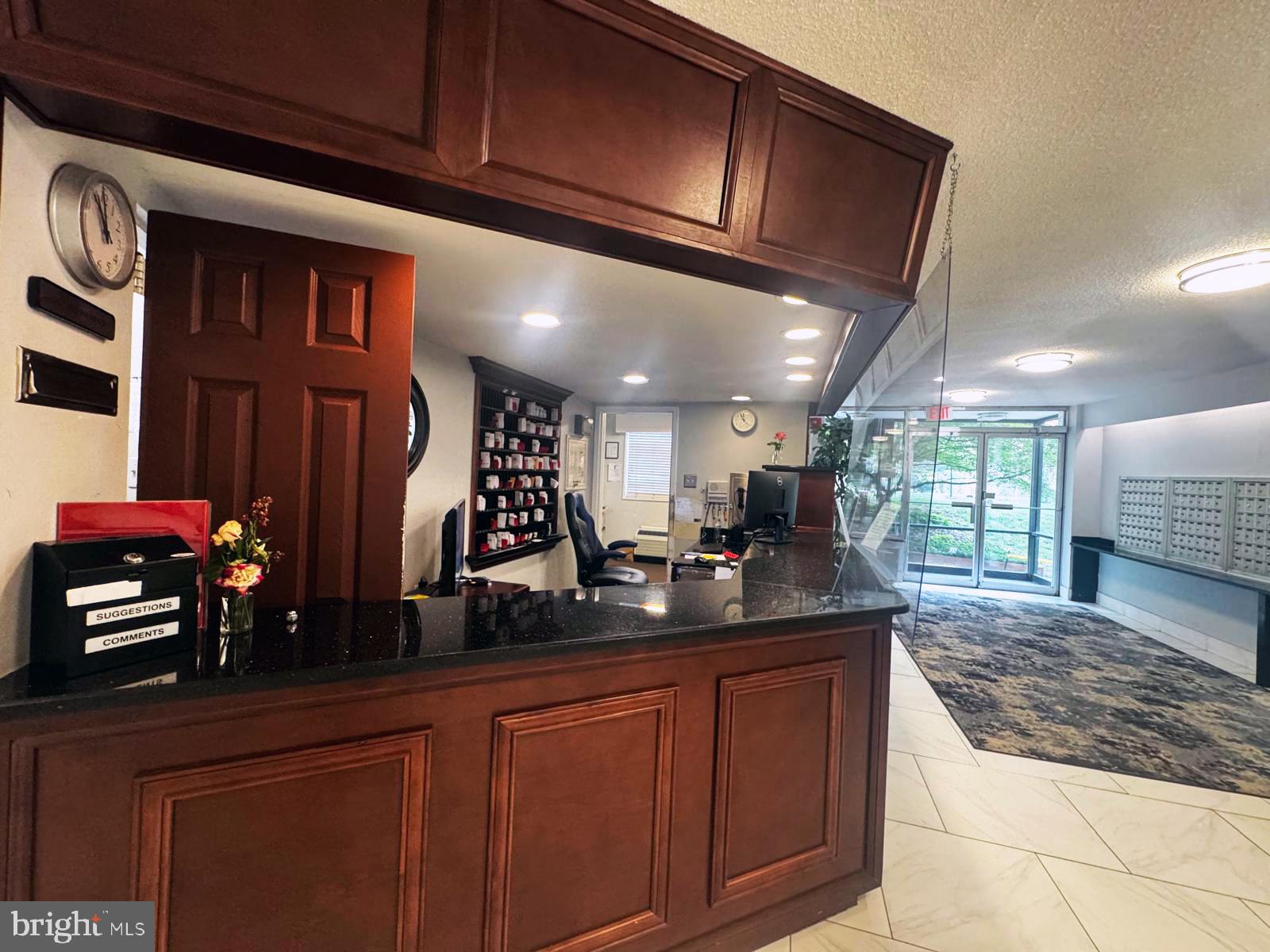 HUNTINGTON CLUB - Residential Lease