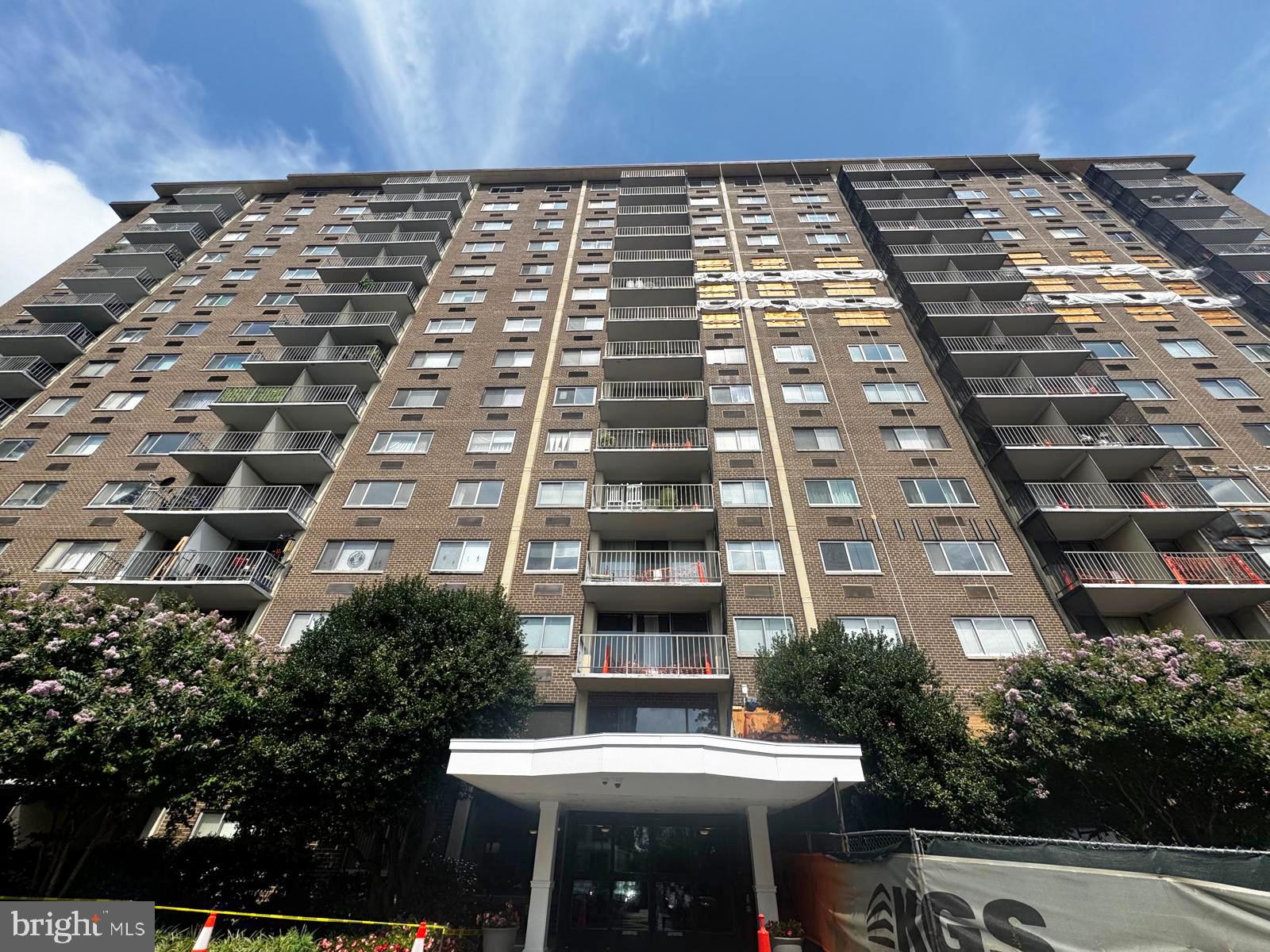 HUNTINGTON CLUB - Residential Lease