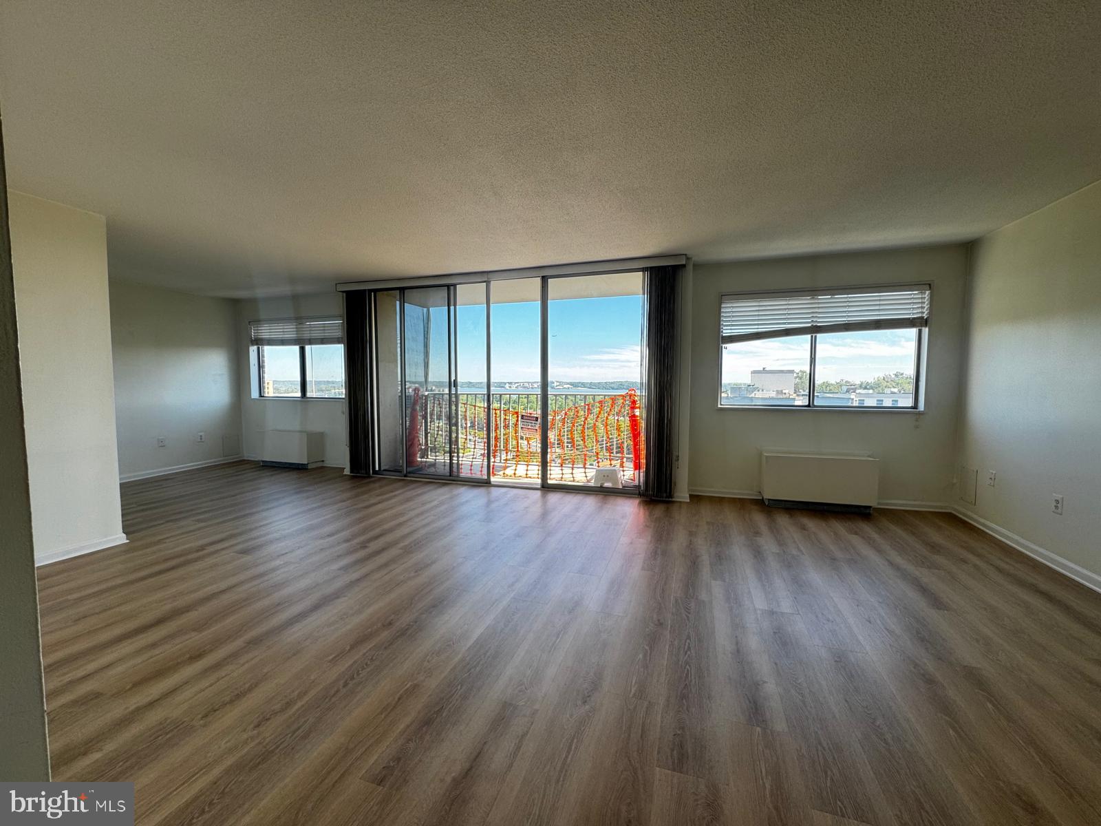 HUNTINGTON CLUB - Residential Lease