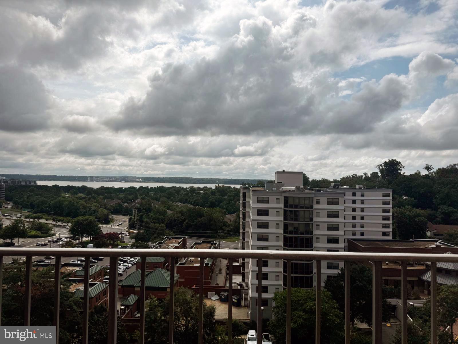 HUNTINGTON CLUB - Residential Lease