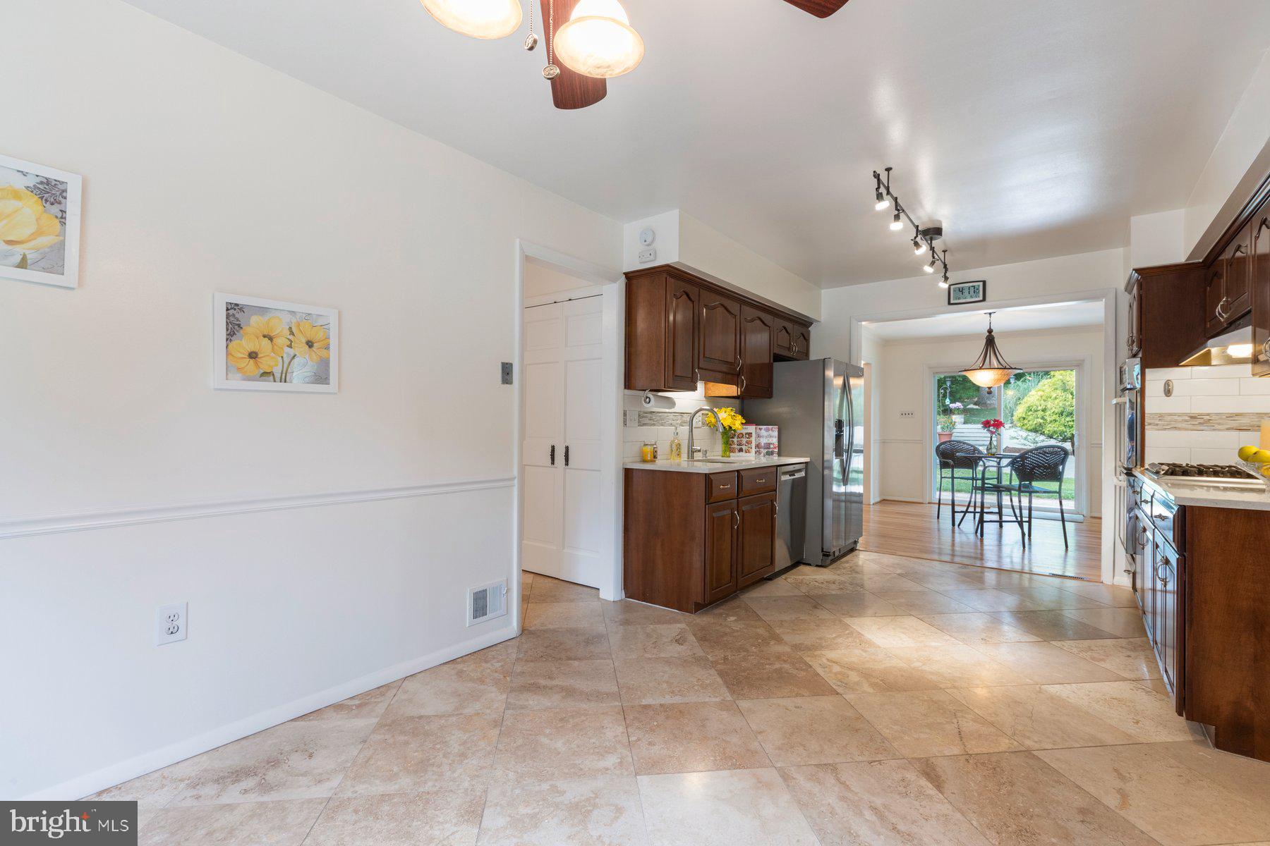 MANOR WOODS - Residential