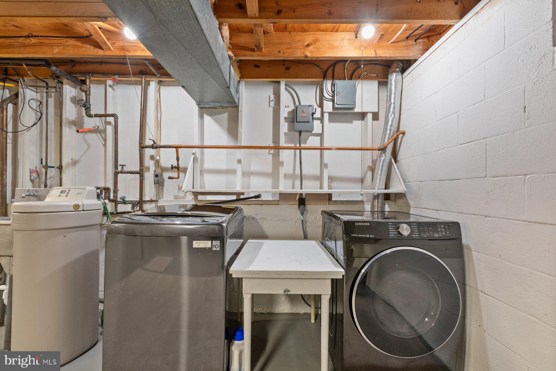 MANOR WOODS - Residential