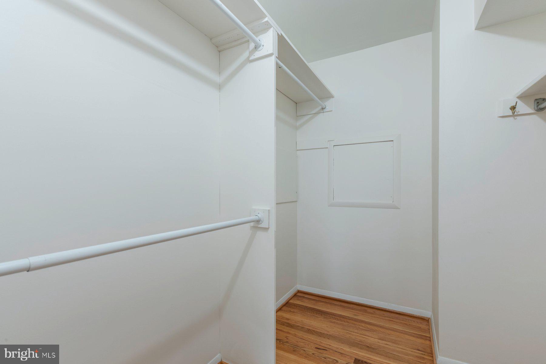 MANOR WOODS - Residential