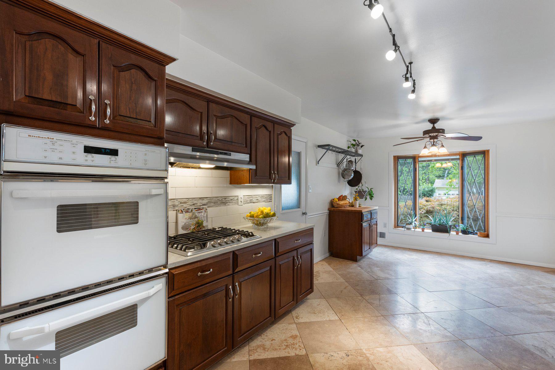 MANOR WOODS - Residential