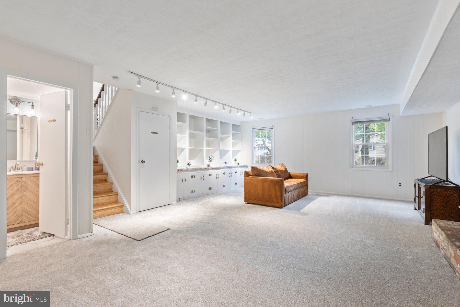 MANOR WOODS - Residential