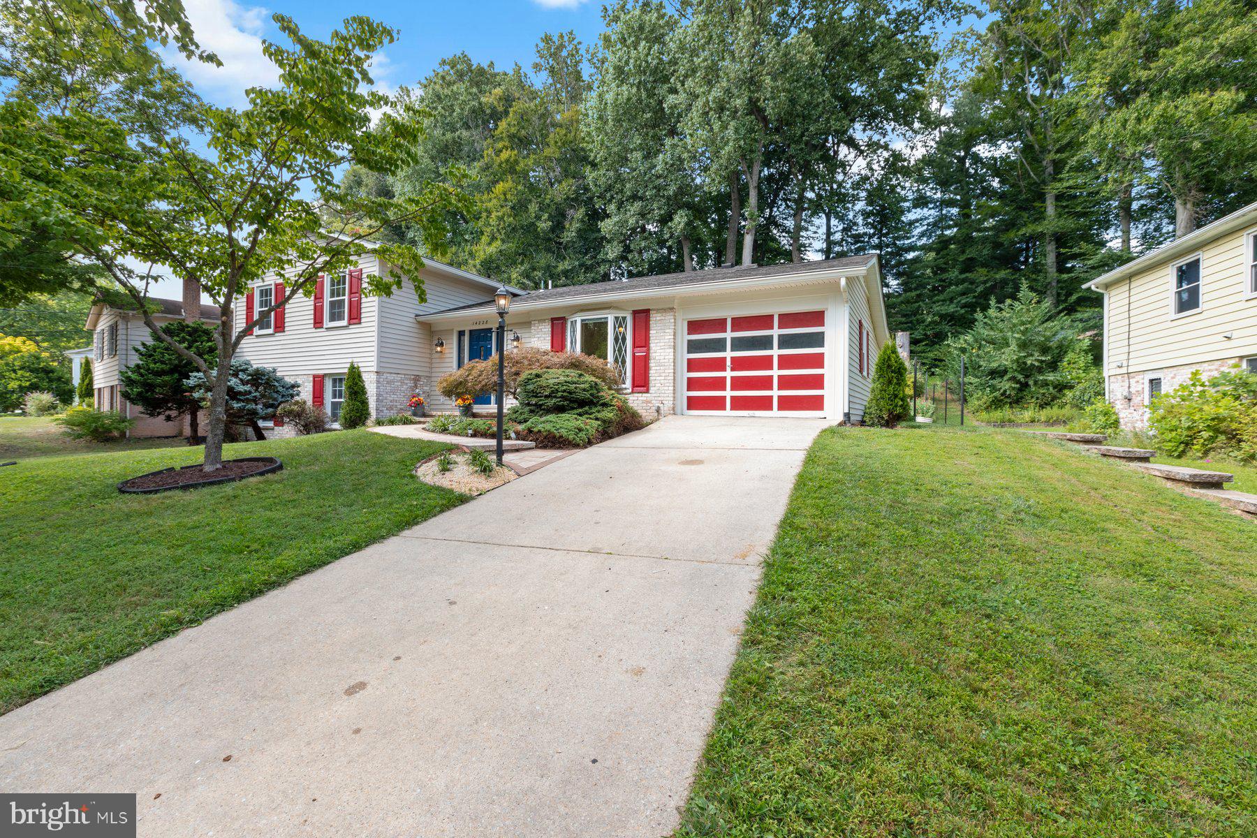 MANOR WOODS - Residential