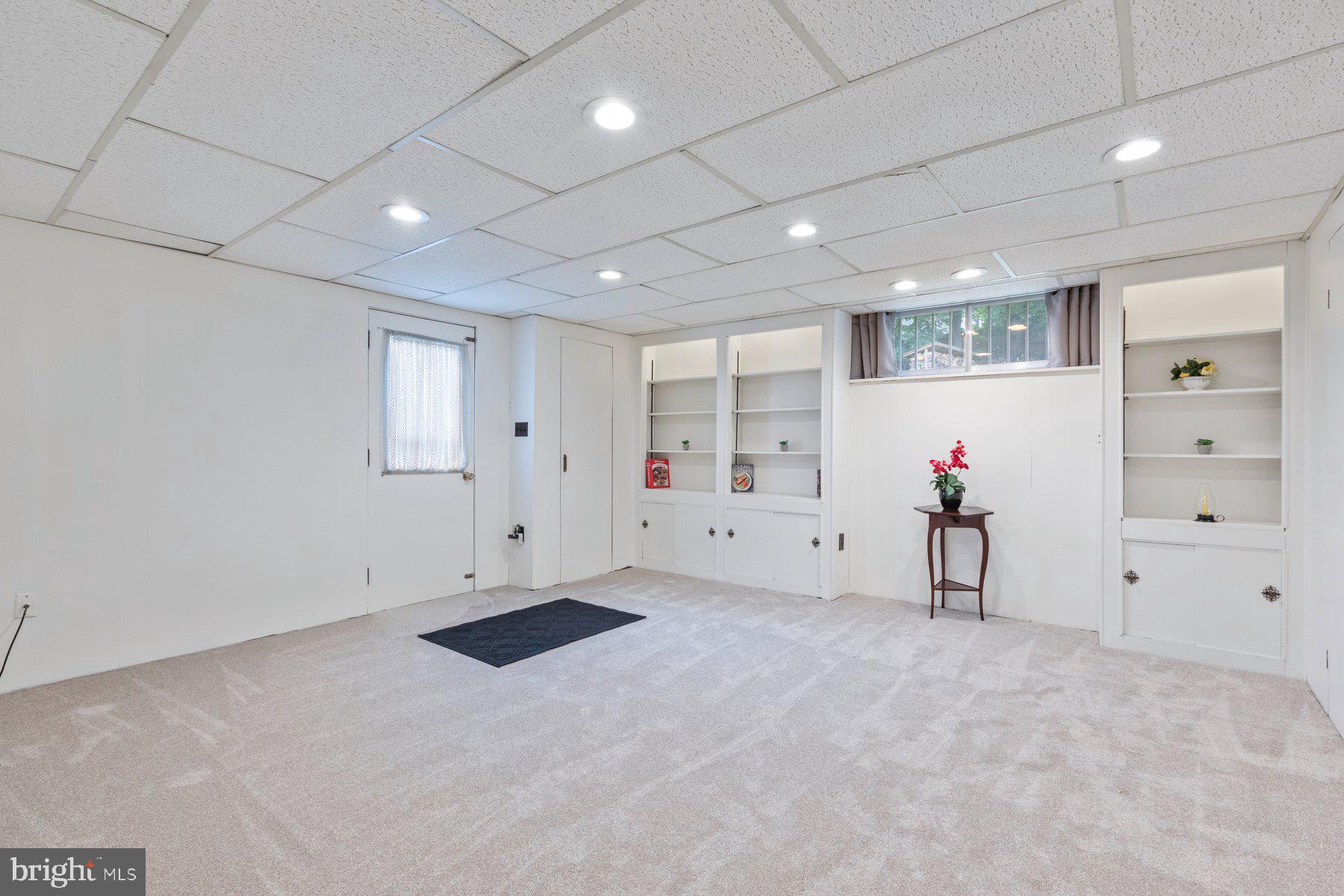 MANOR WOODS - Residential