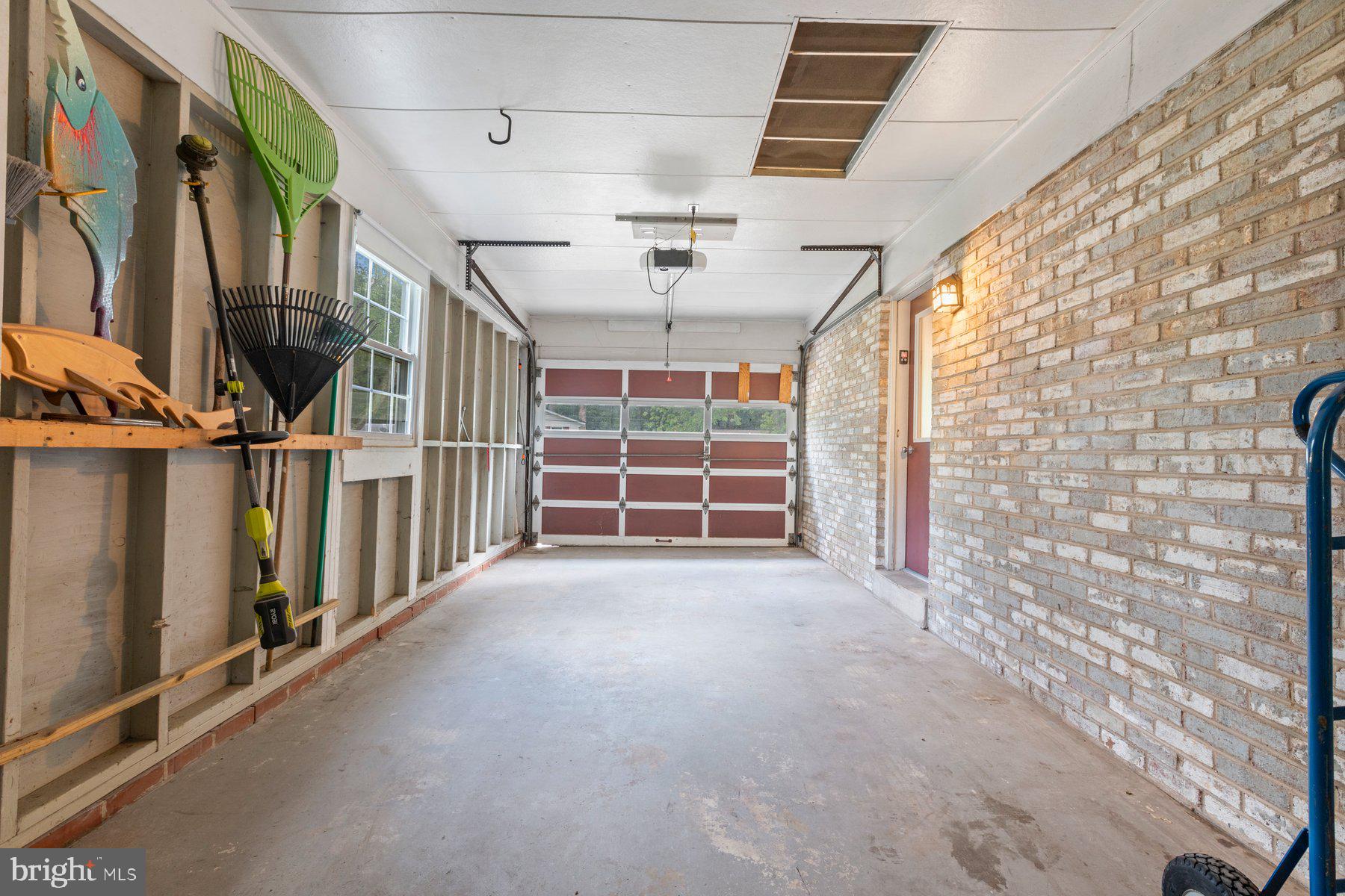 MANOR WOODS - Residential