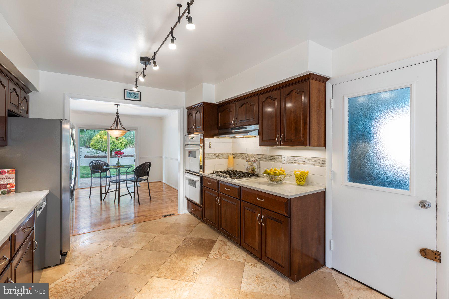 MANOR WOODS - Residential