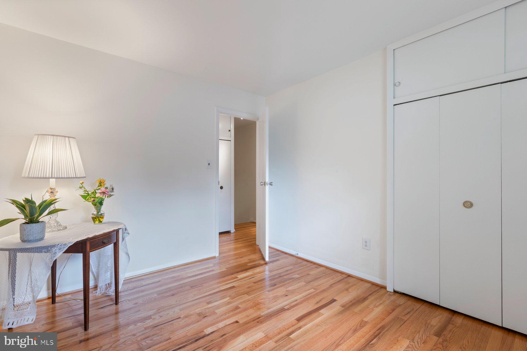 MANOR WOODS - Residential