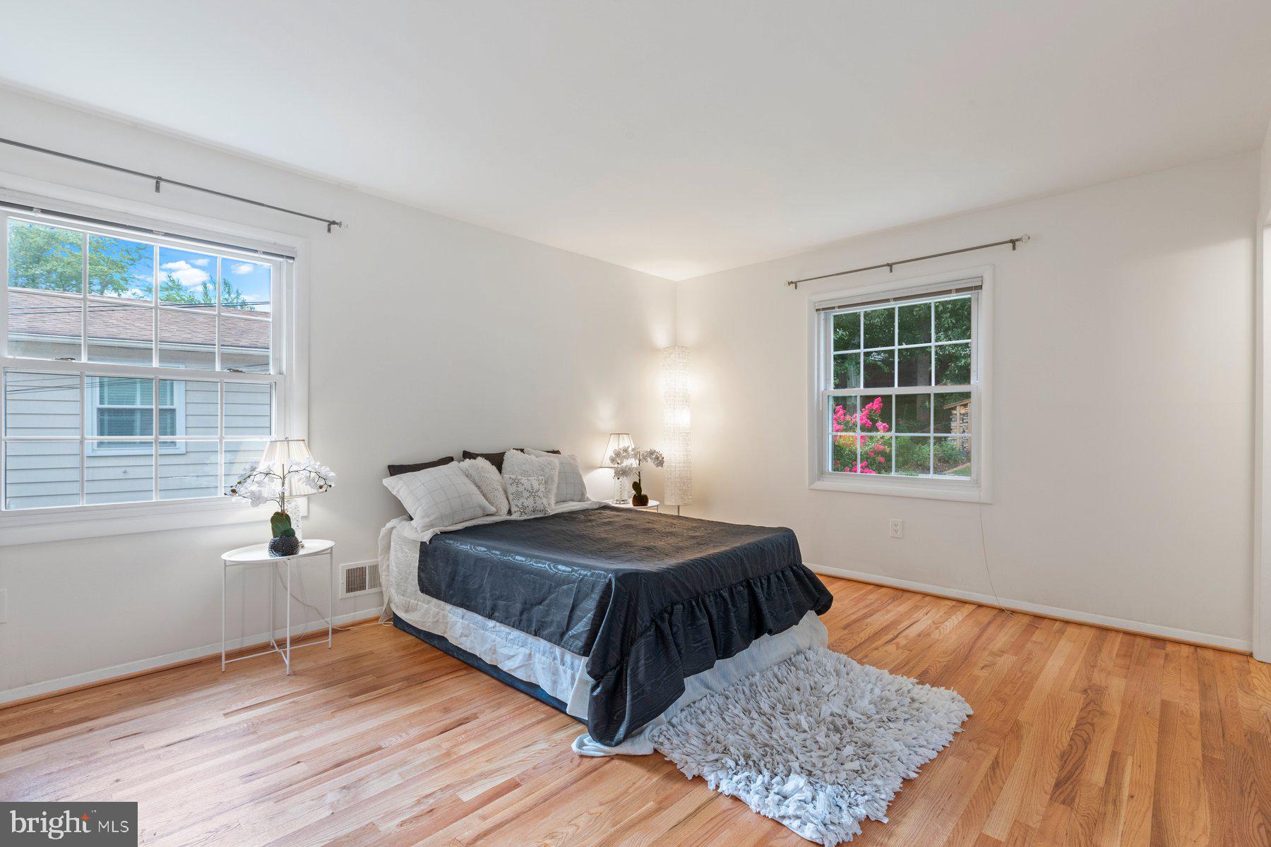 MANOR WOODS - Residential