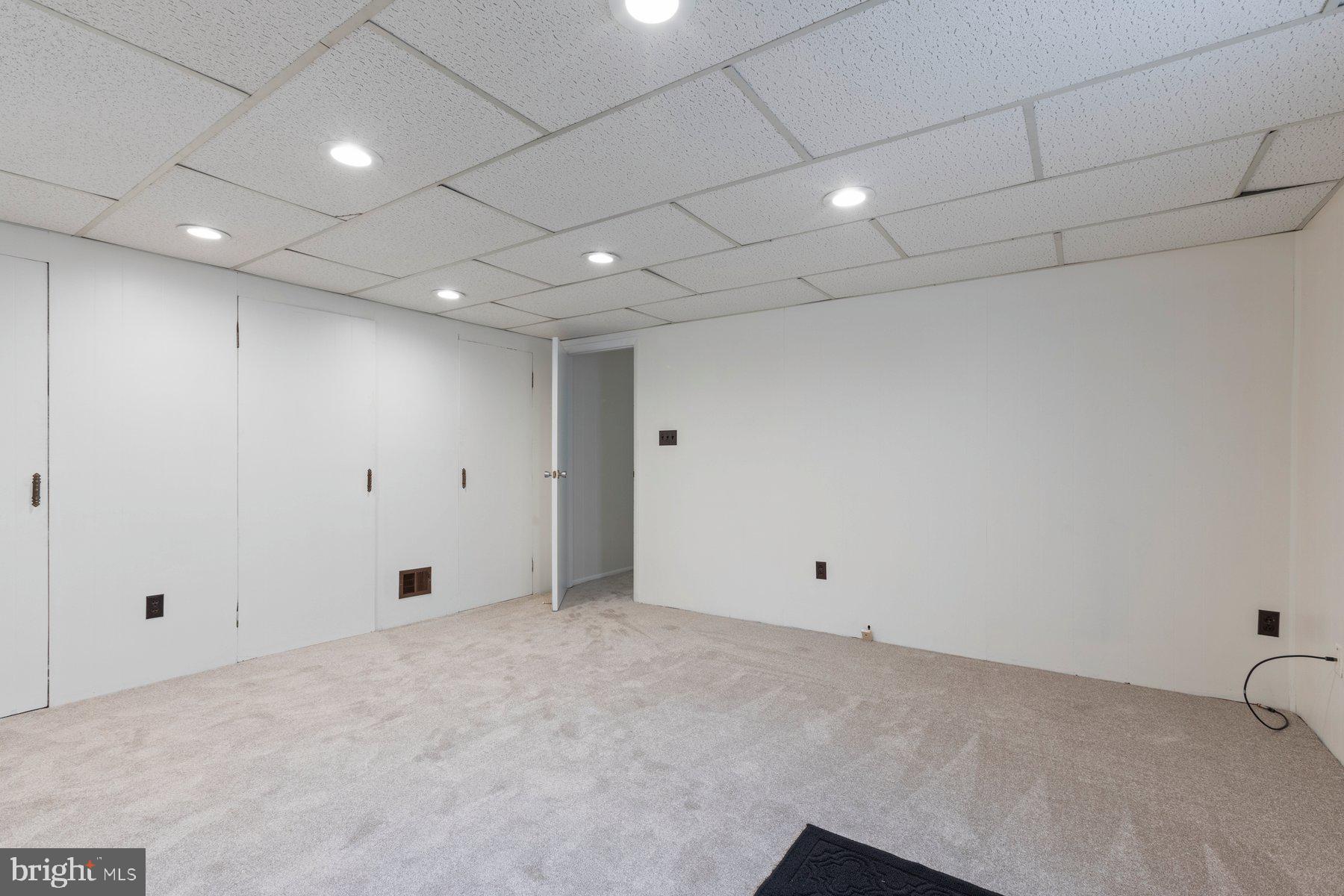 MANOR WOODS - Residential