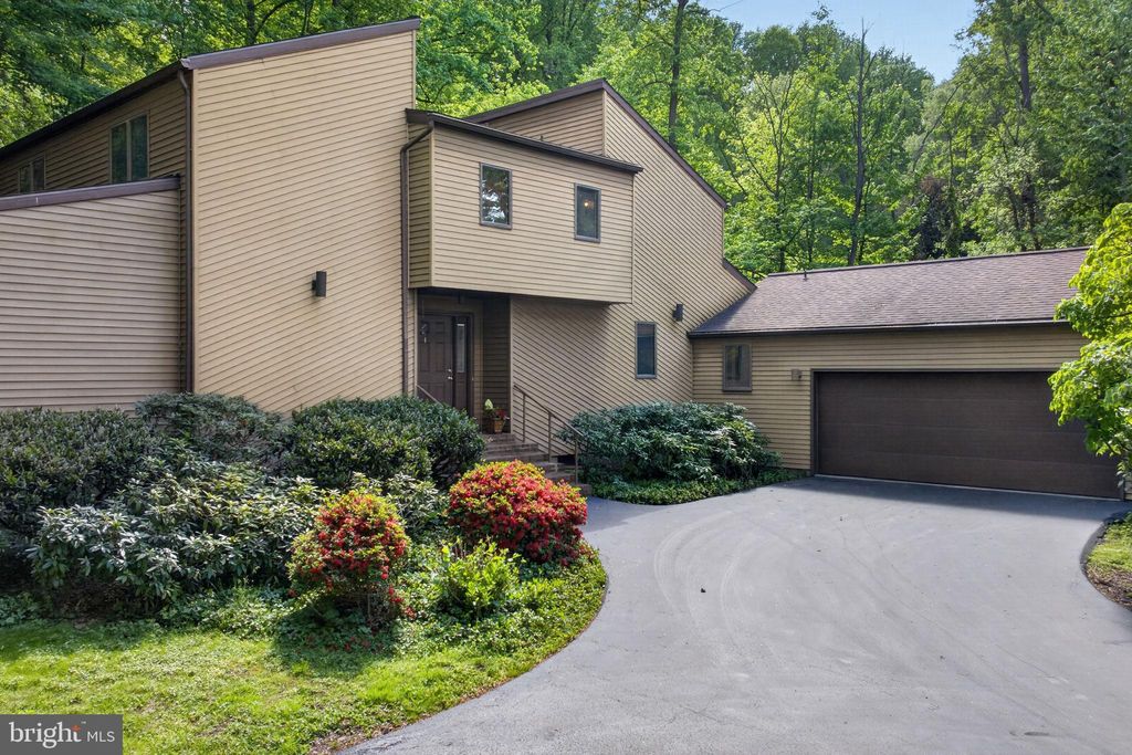 Photo of 2624 Spring Valley Road, LANCASTER, PA 17601 (MLS # PALA2085806)