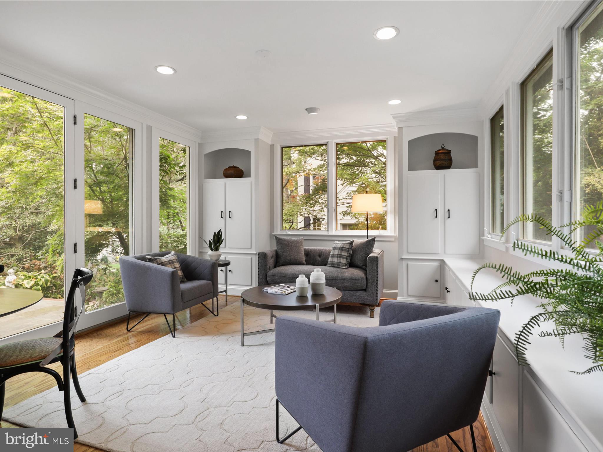 COUNTRY CLUB HILLS - Residential