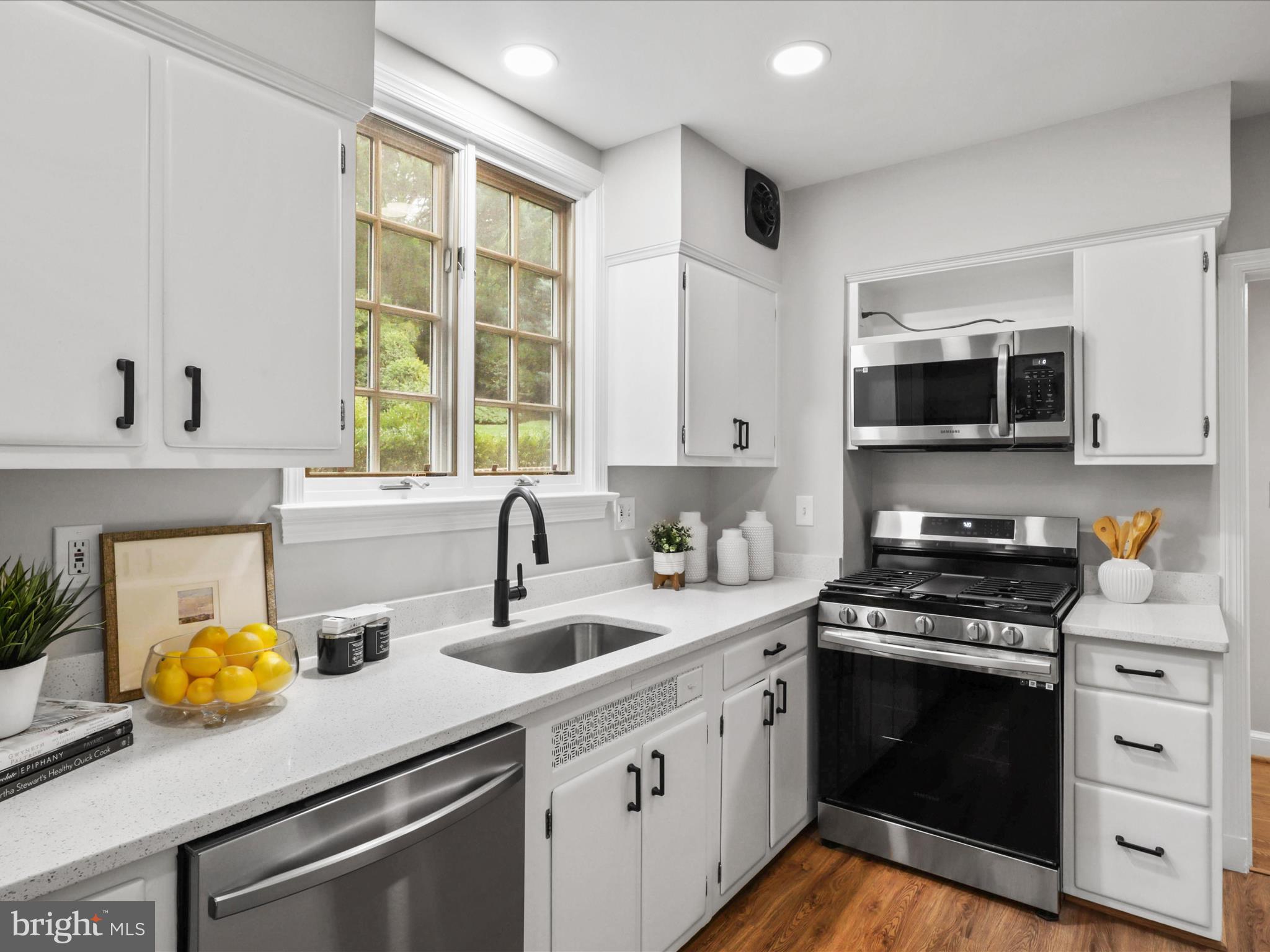 COUNTRY CLUB HILLS - Residential