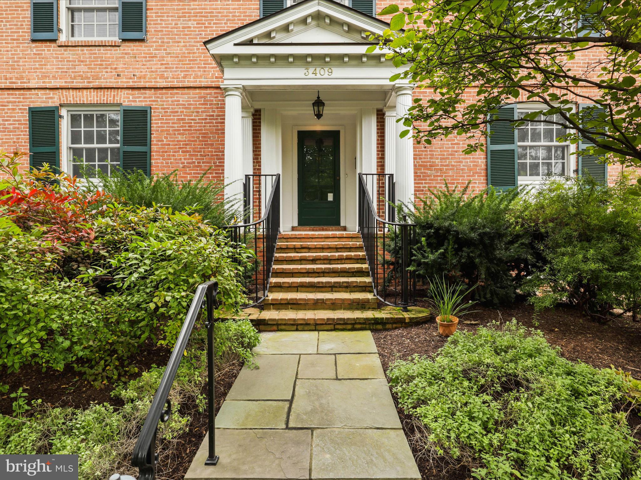 COUNTRY CLUB HILLS - Residential