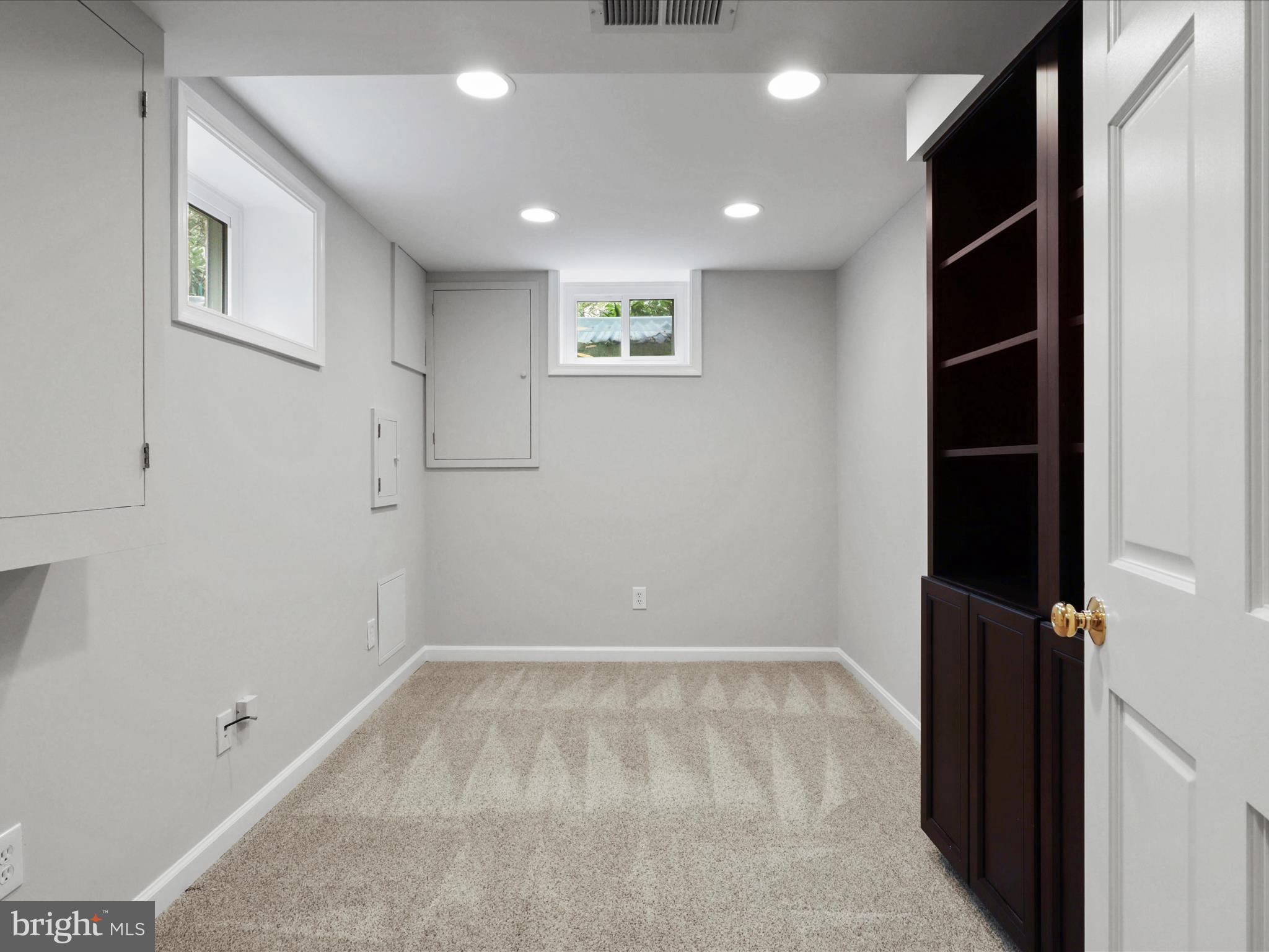 COUNTRY CLUB HILLS - Residential