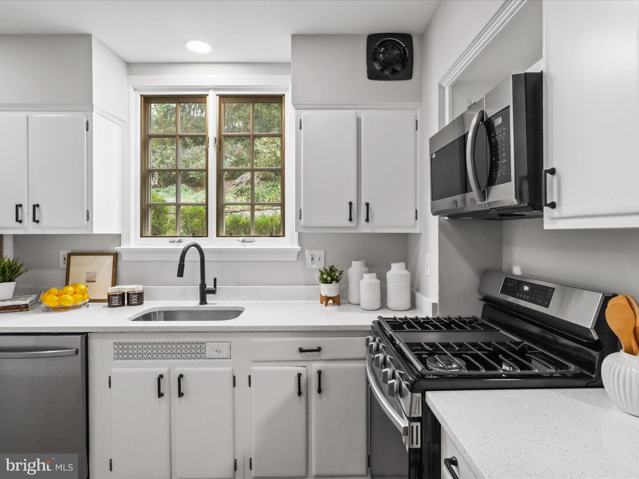 COUNTRY CLUB HILLS - Residential