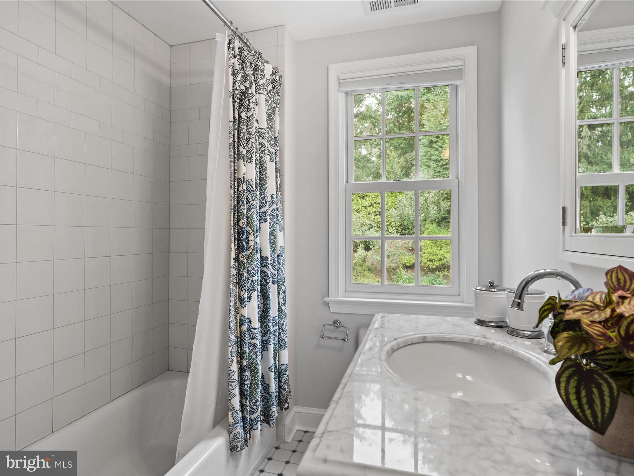 COUNTRY CLUB HILLS - Residential