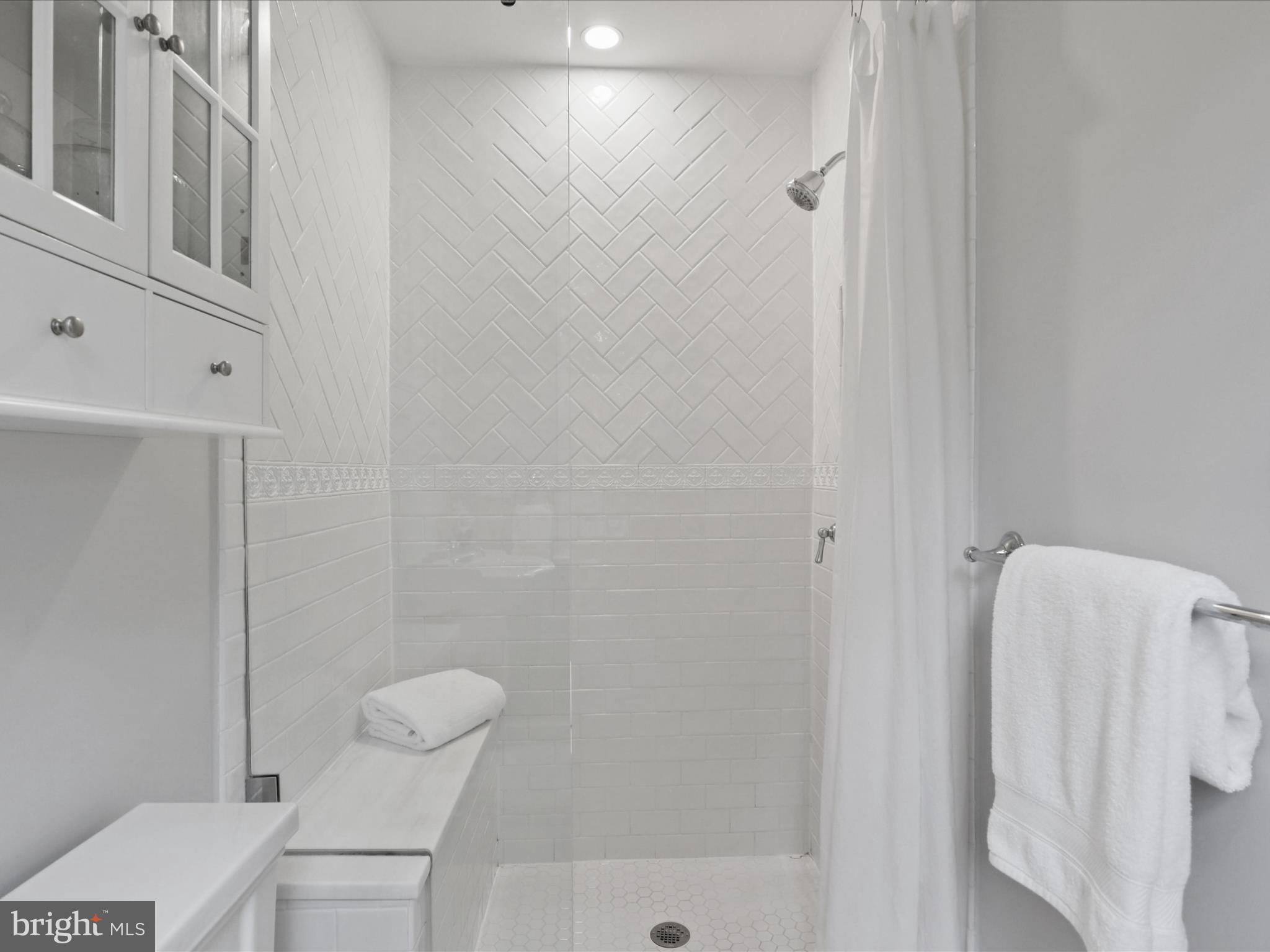 COUNTRY CLUB HILLS - Residential