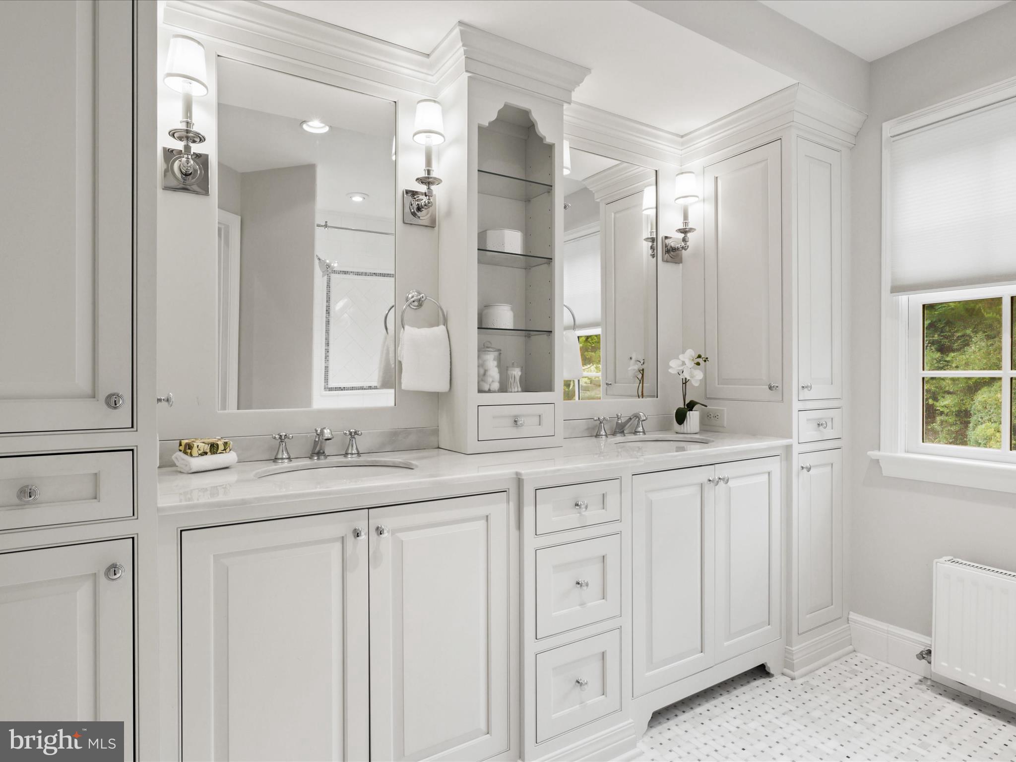 COUNTRY CLUB HILLS - Residential