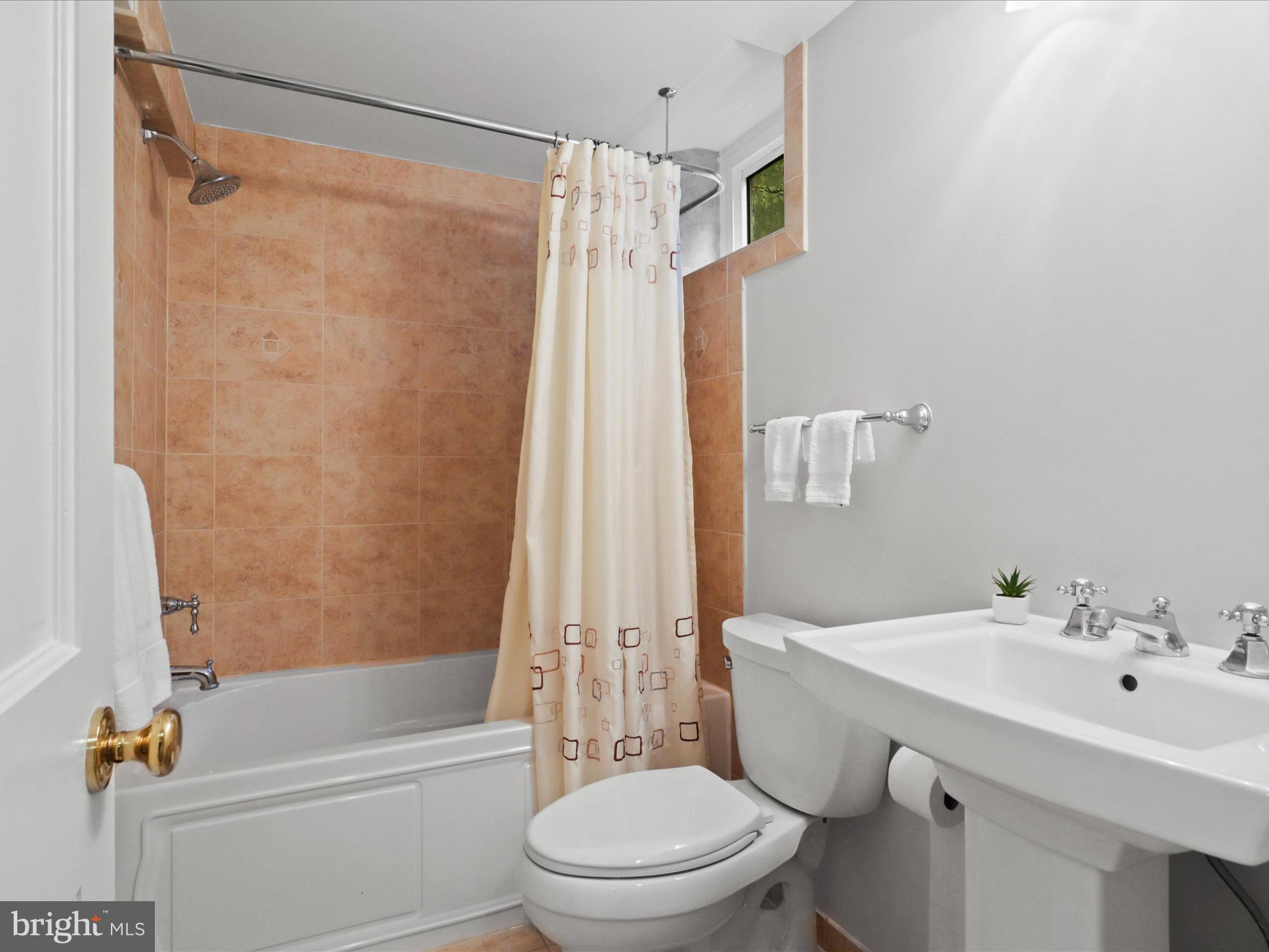 COUNTRY CLUB HILLS - Residential