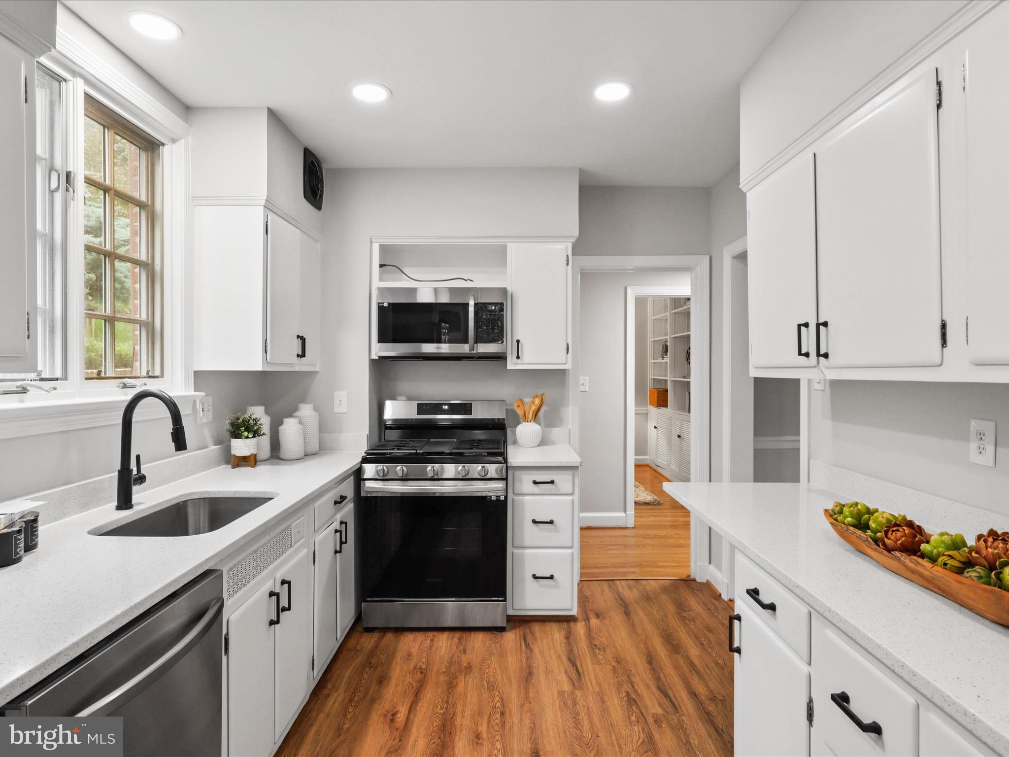 COUNTRY CLUB HILLS - Residential