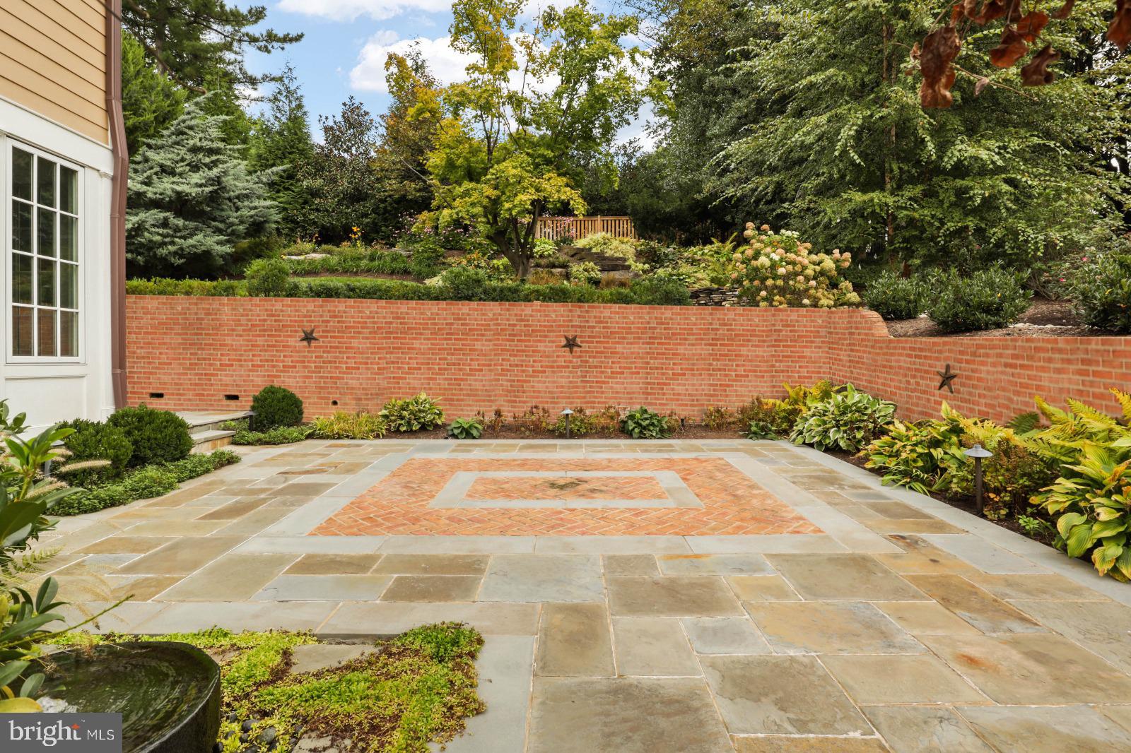 COUNTRY CLUB HILLS - Residential