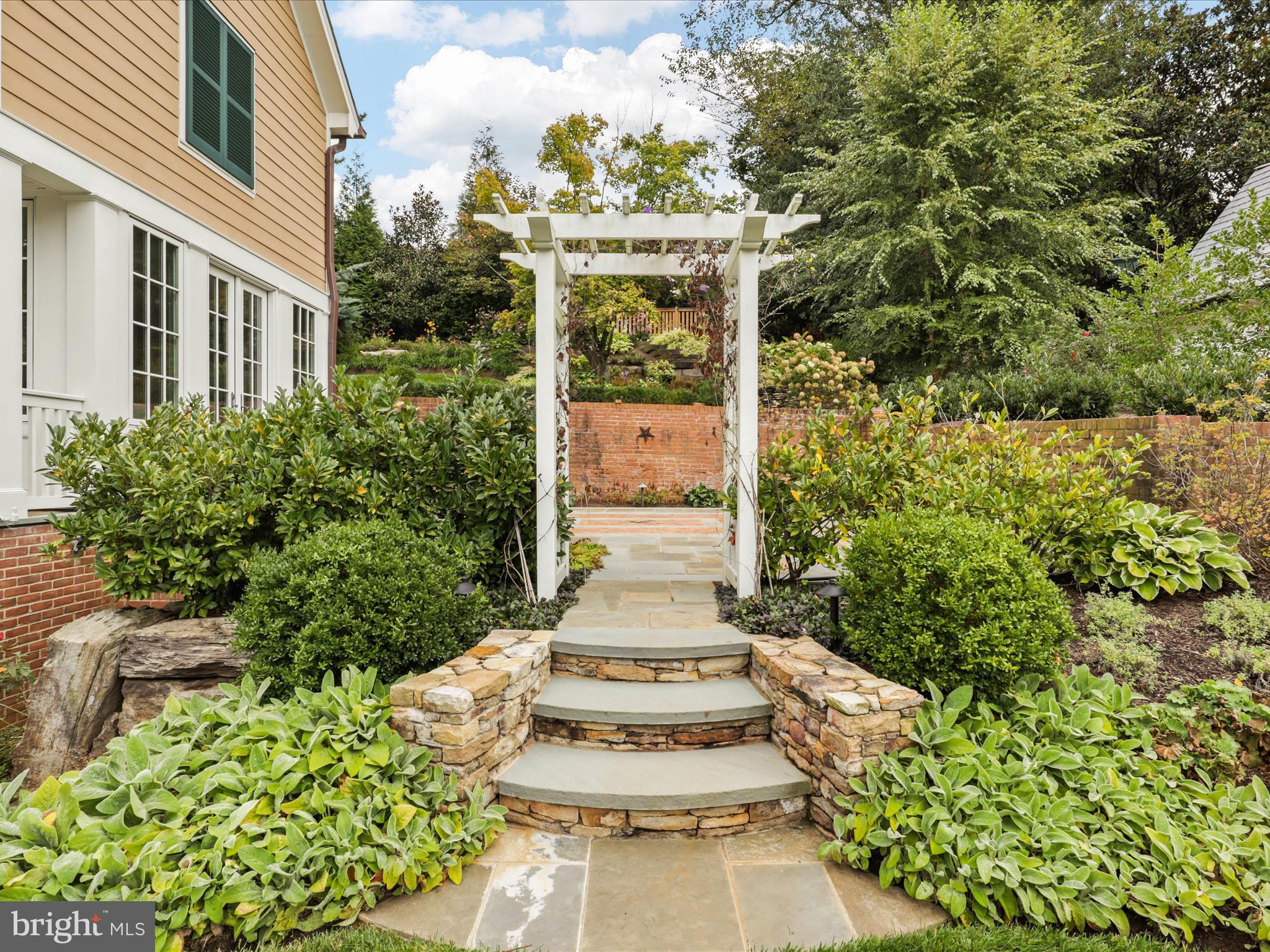 COUNTRY CLUB HILLS - Residential