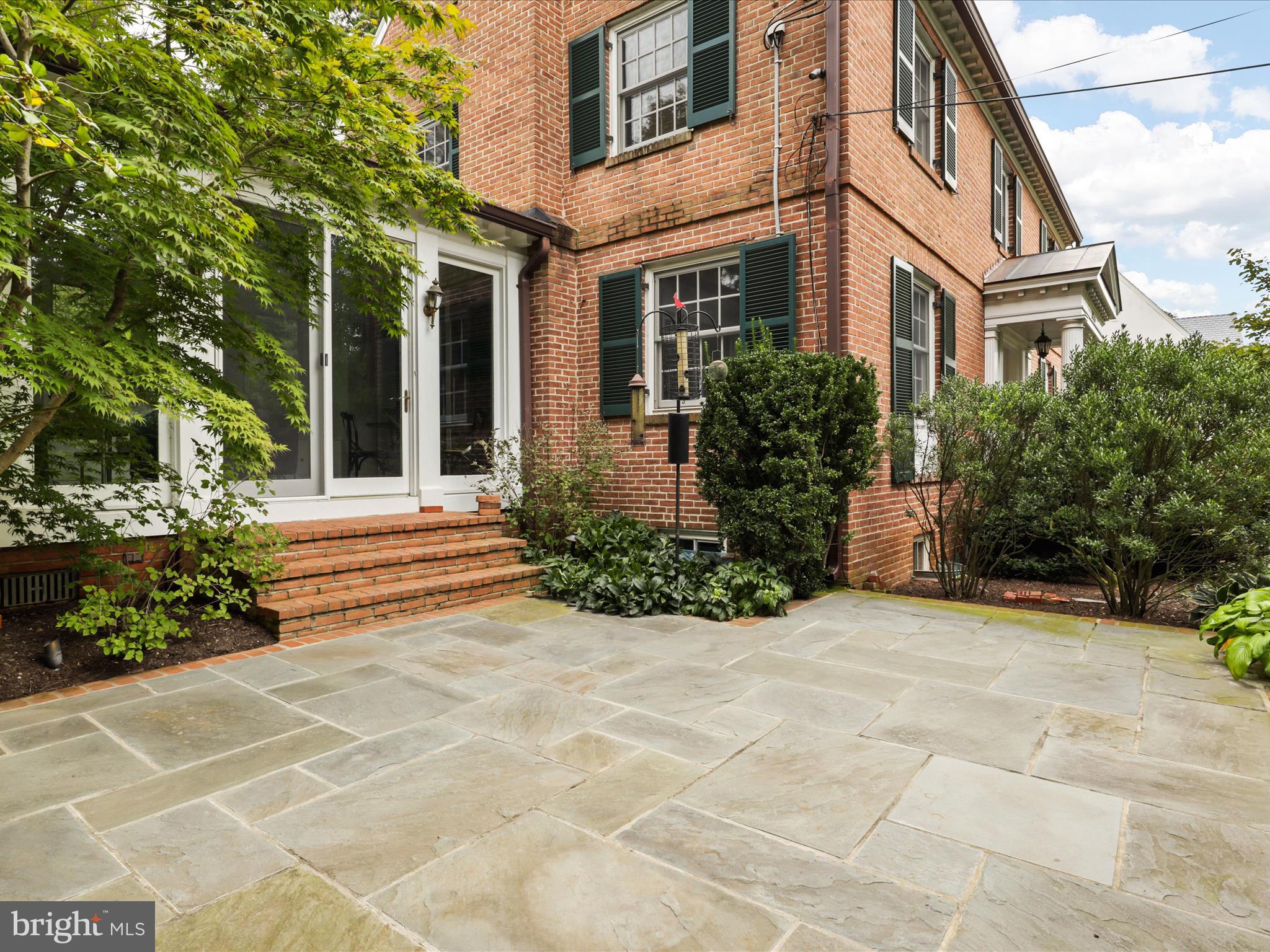 COUNTRY CLUB HILLS - Residential