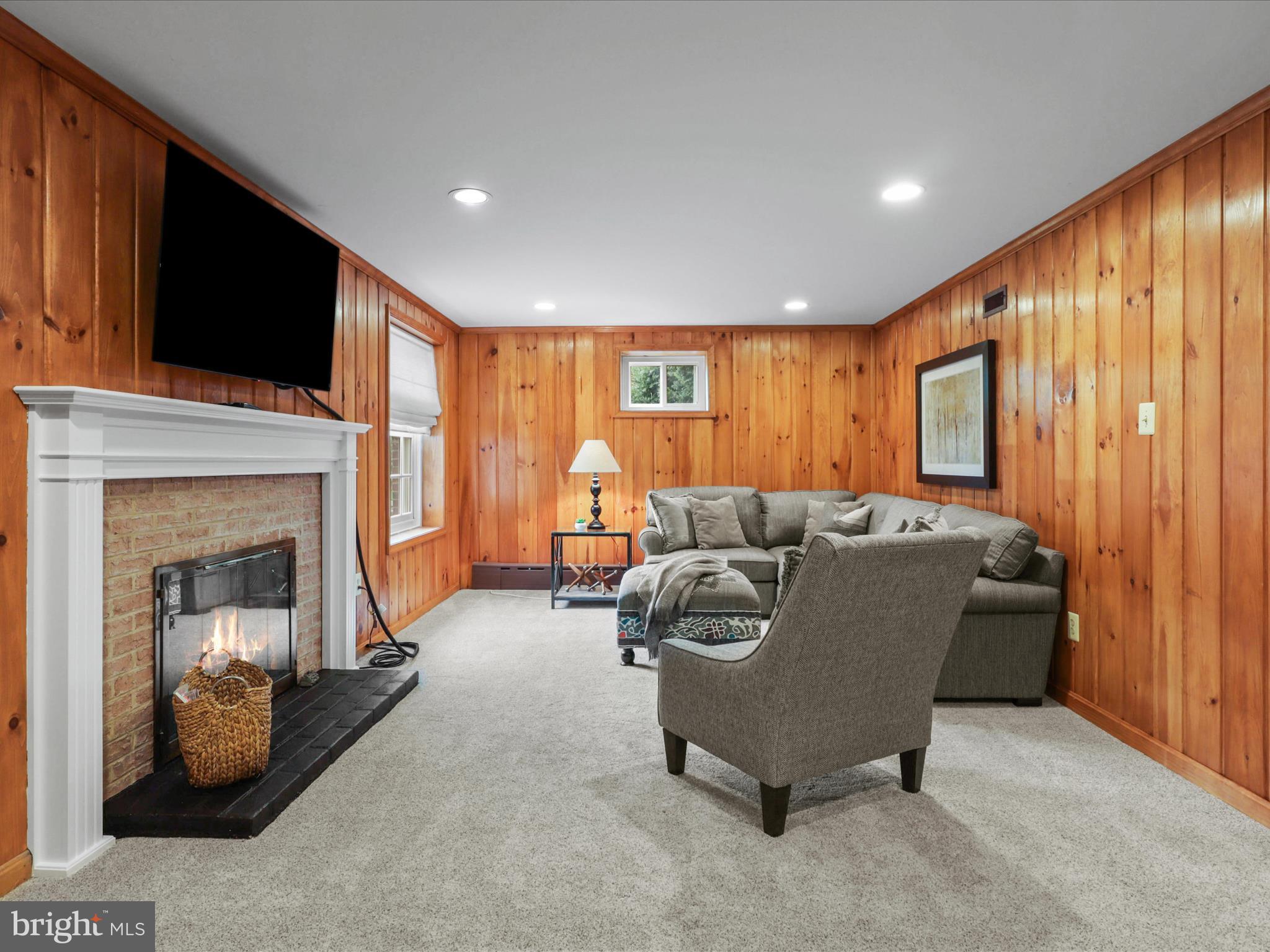 COUNTRY CLUB HILLS - Residential