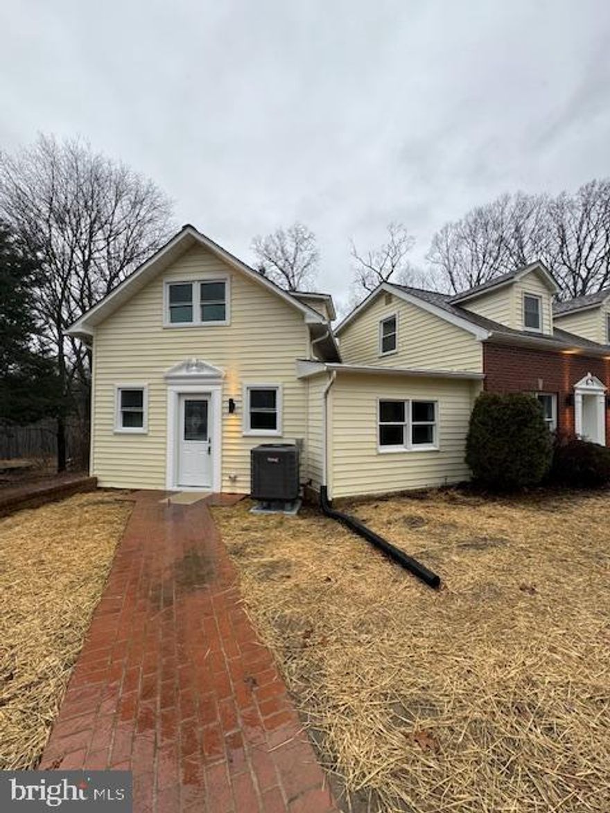 ENJOY THIS QUIET LOCATION IN RURAL HARFOR COUNTY AVAILABLE FOR LEASE NOW!   THIS TOWNHOME (UNIT B) IS A 2 BED 2 BATH! $1650 PER MONTH AND THERE IS AN OPTION TO RENT THE GARAGE AND STORAGE SHED FOR AN ADDITIONAL FEE. SCHEDULE YOUR SHOWING TODAY!