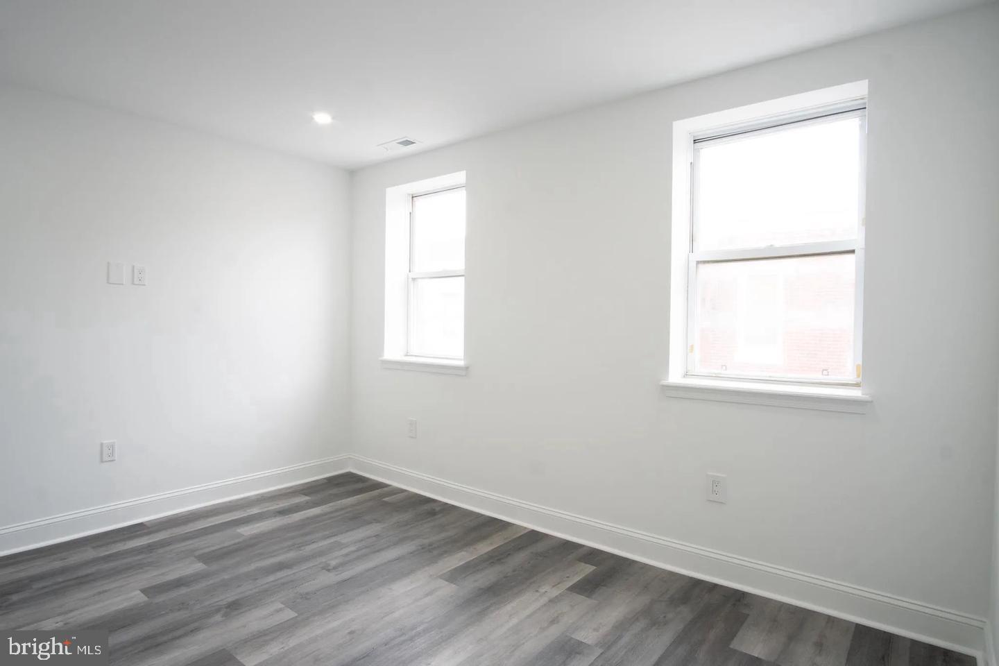 LOWER MOYAMENSING - Commercial Sale