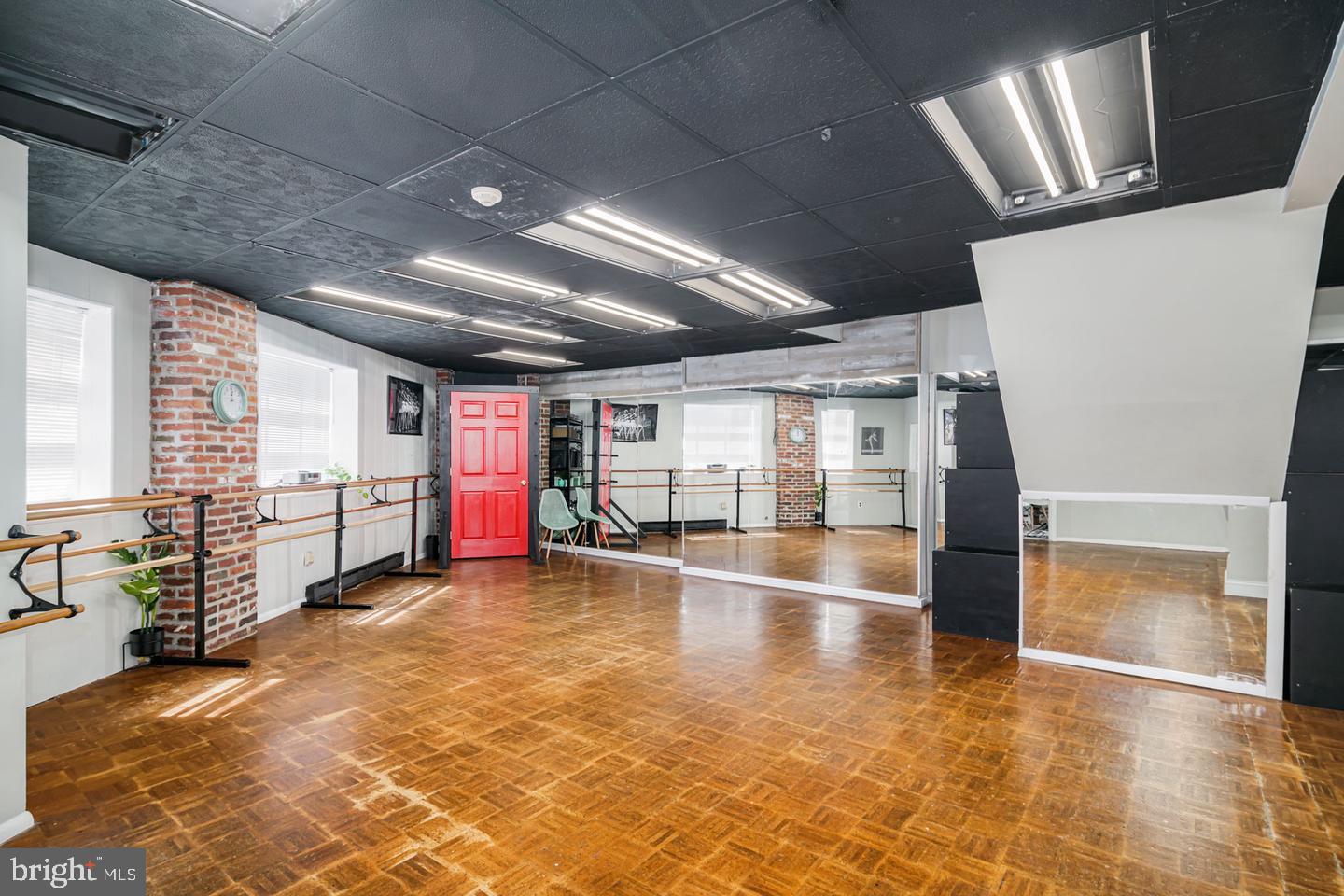 LOWER MOYAMENSING - Commercial Sale