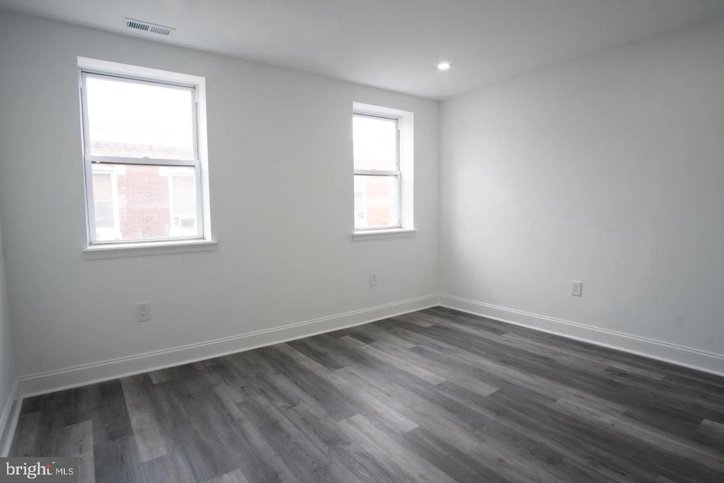 LOWER MOYAMENSING - Commercial Sale