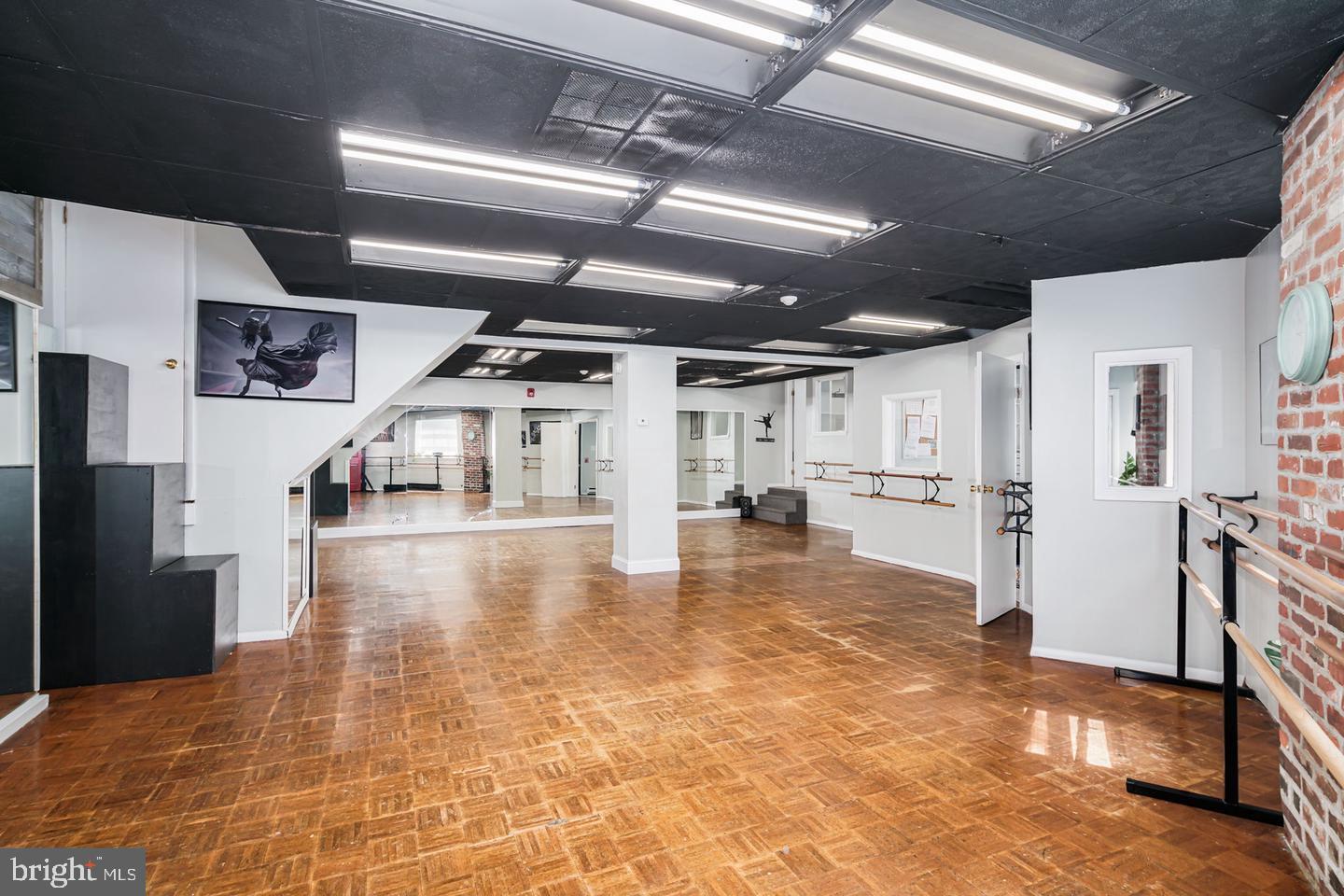 LOWER MOYAMENSING - Commercial Sale