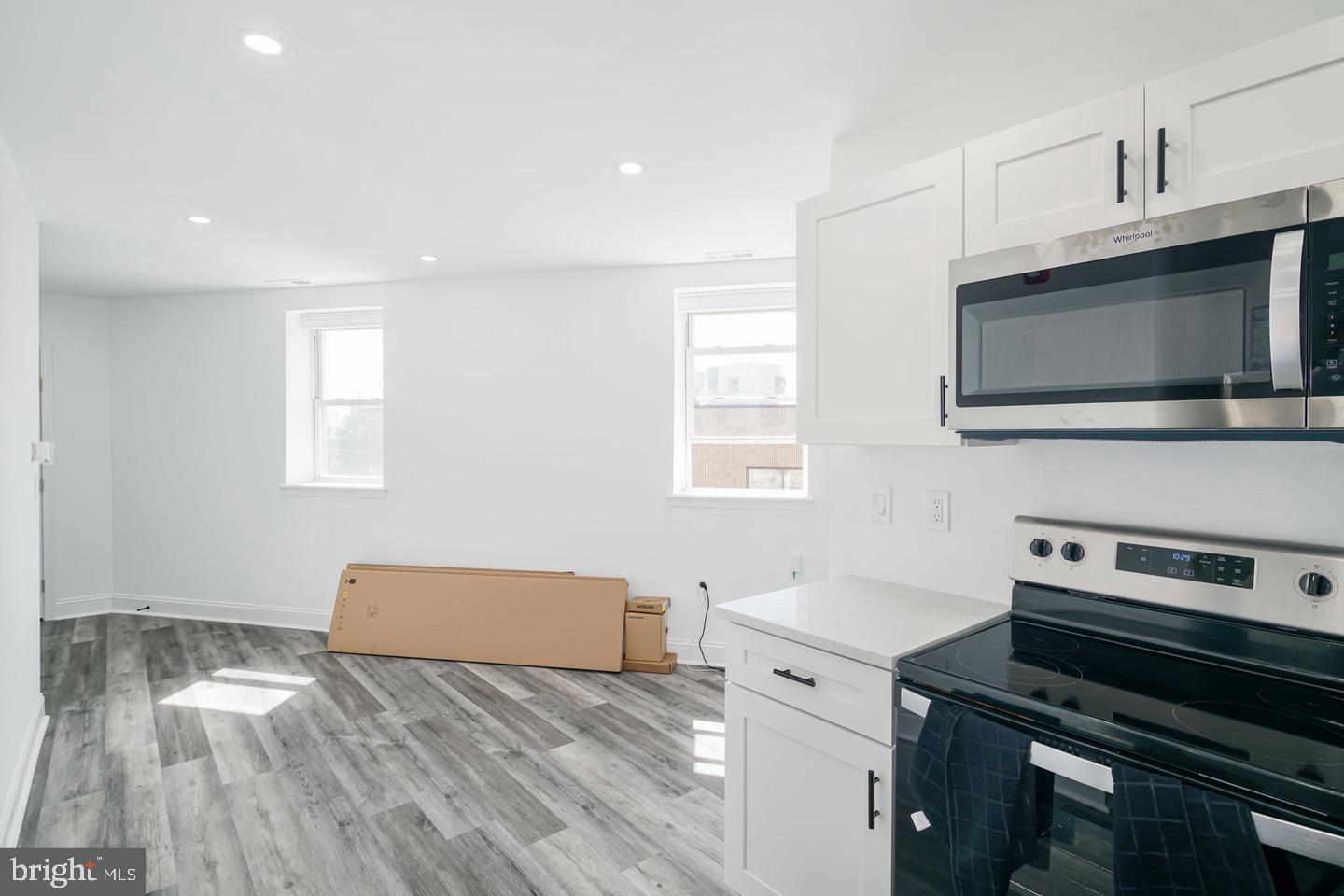 LOWER MOYAMENSING - Commercial Sale