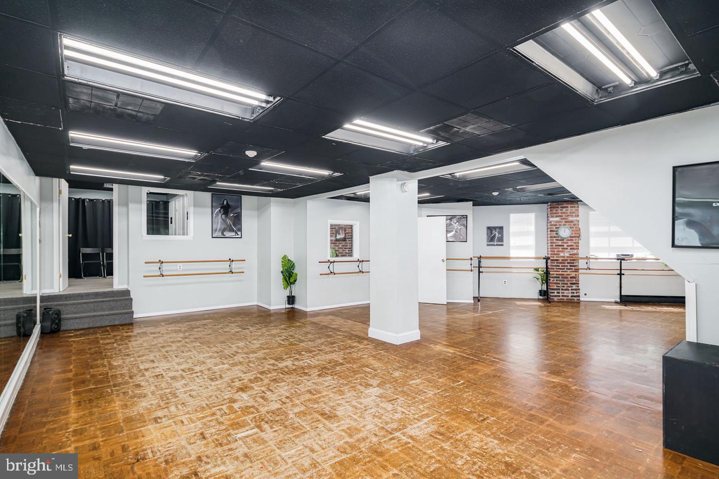 LOWER MOYAMENSING - Commercial Sale