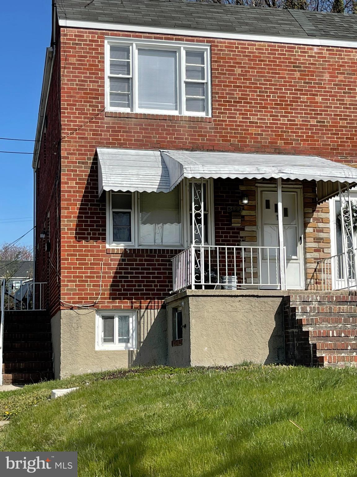 Beautiful 1 Bedroom 1 Bathroom Apartment Located In East Baltimore City. This Freshly Painted 2nd Floor Apartment Features Stove, Refrigerator, Washer and Dryer. Wall To Wall Carpet In the Living Room and Bedroom. Ceiling Fan In The Living room, Laminate Flooring In Kitchen. The Kitchen Open Style Eat-In Kitchen. Located Near Shopping, And Public Transportation. Shared Off Street Parking and Shared Back Yard.
Application Qualifications: Minimum monthly income 3 times the tenant’s portion of the monthly rent, acceptable rental history, credit history and criminal history, which all must be verifiable. The application fee is $55 per adult which is non-refundable. They must submit their two most recent pay-stubs along with picture I.D.