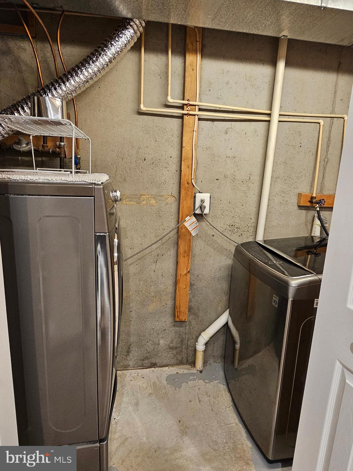 SNOWDEN RIDGE - Residential Lease