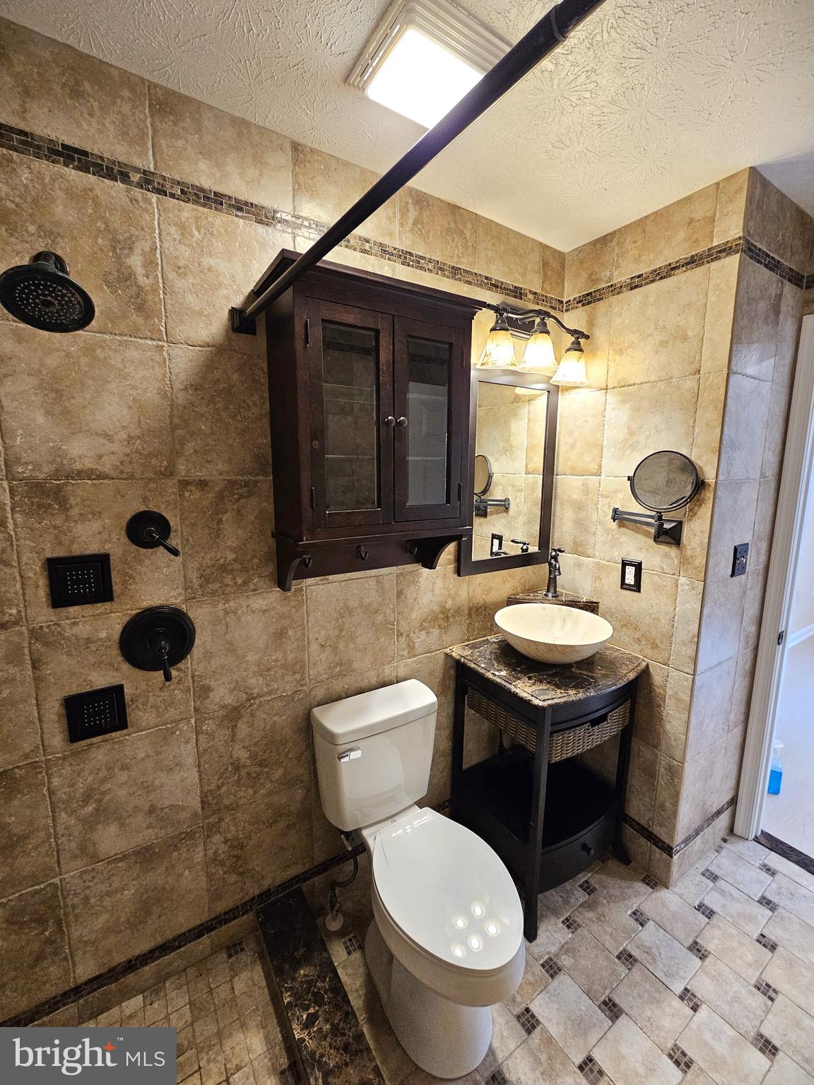 SNOWDEN RIDGE - Residential Lease