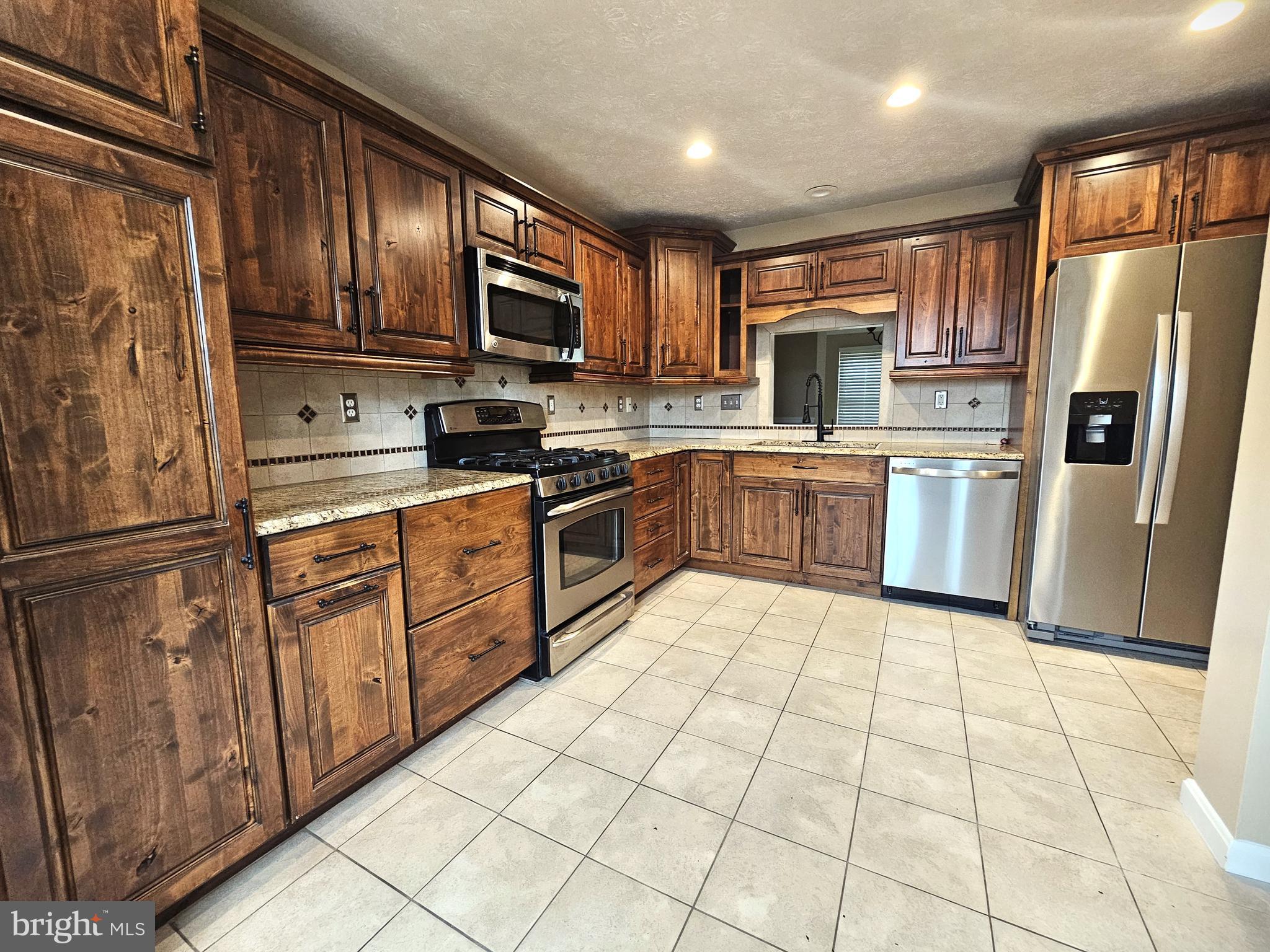 SNOWDEN RIDGE - Residential Lease