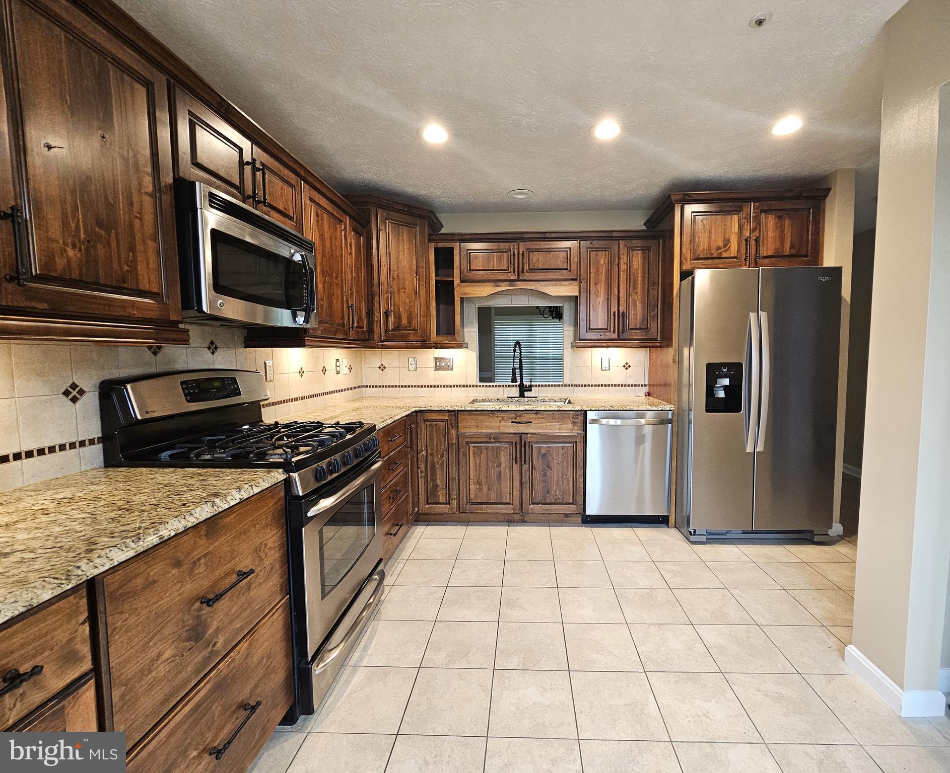 SNOWDEN RIDGE - Residential Lease