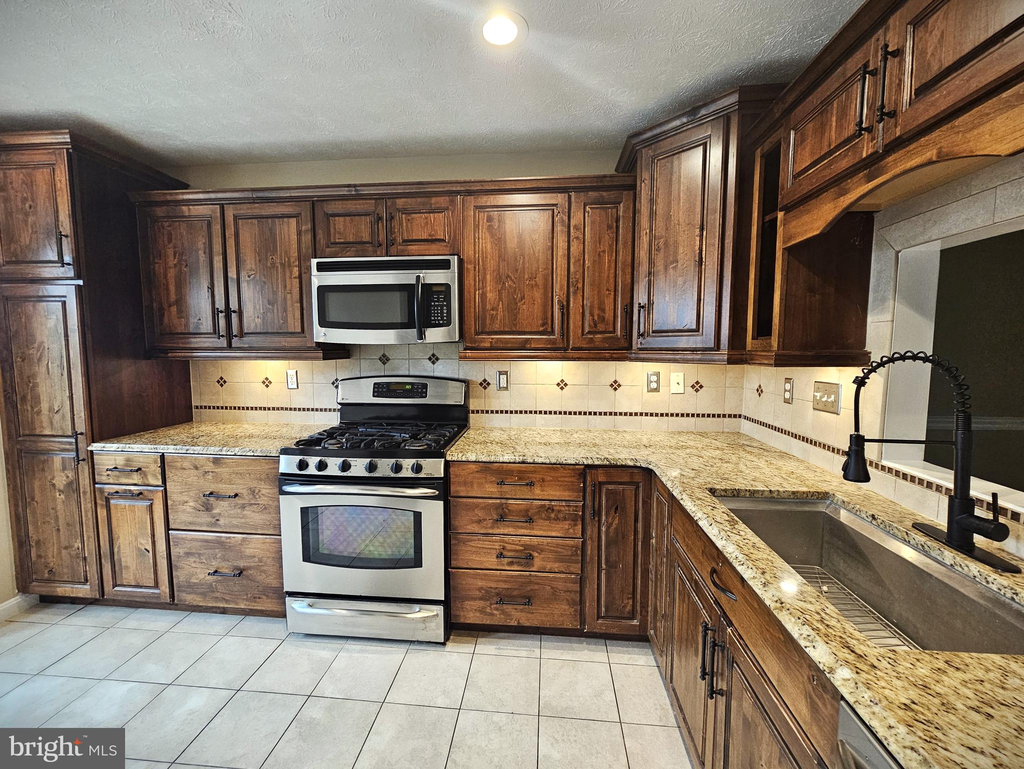 SNOWDEN RIDGE - Residential Lease