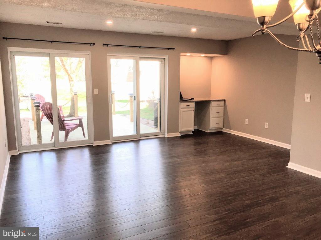 RIVERSIDE - Residential