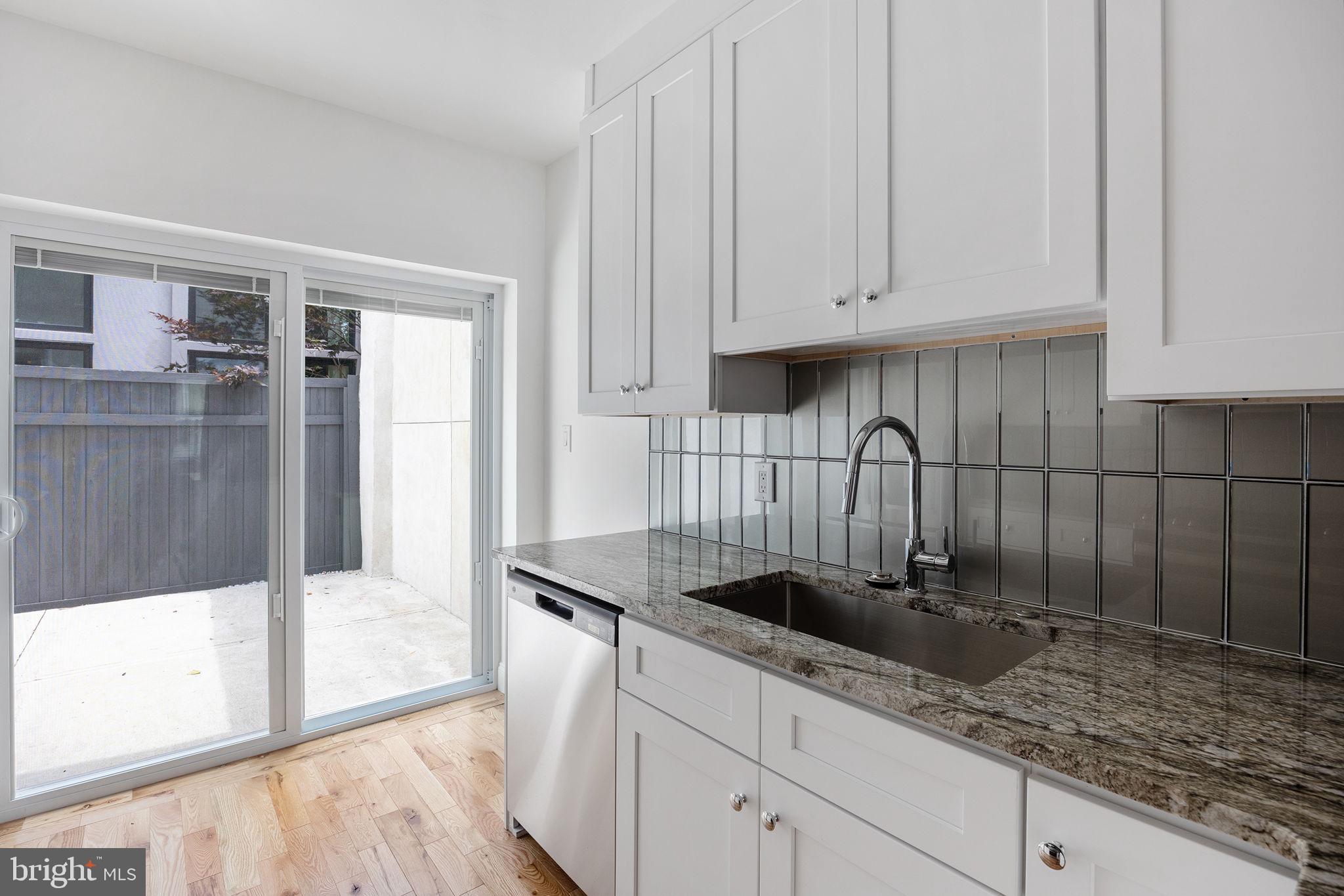 ITALIAN MARKET - Residential